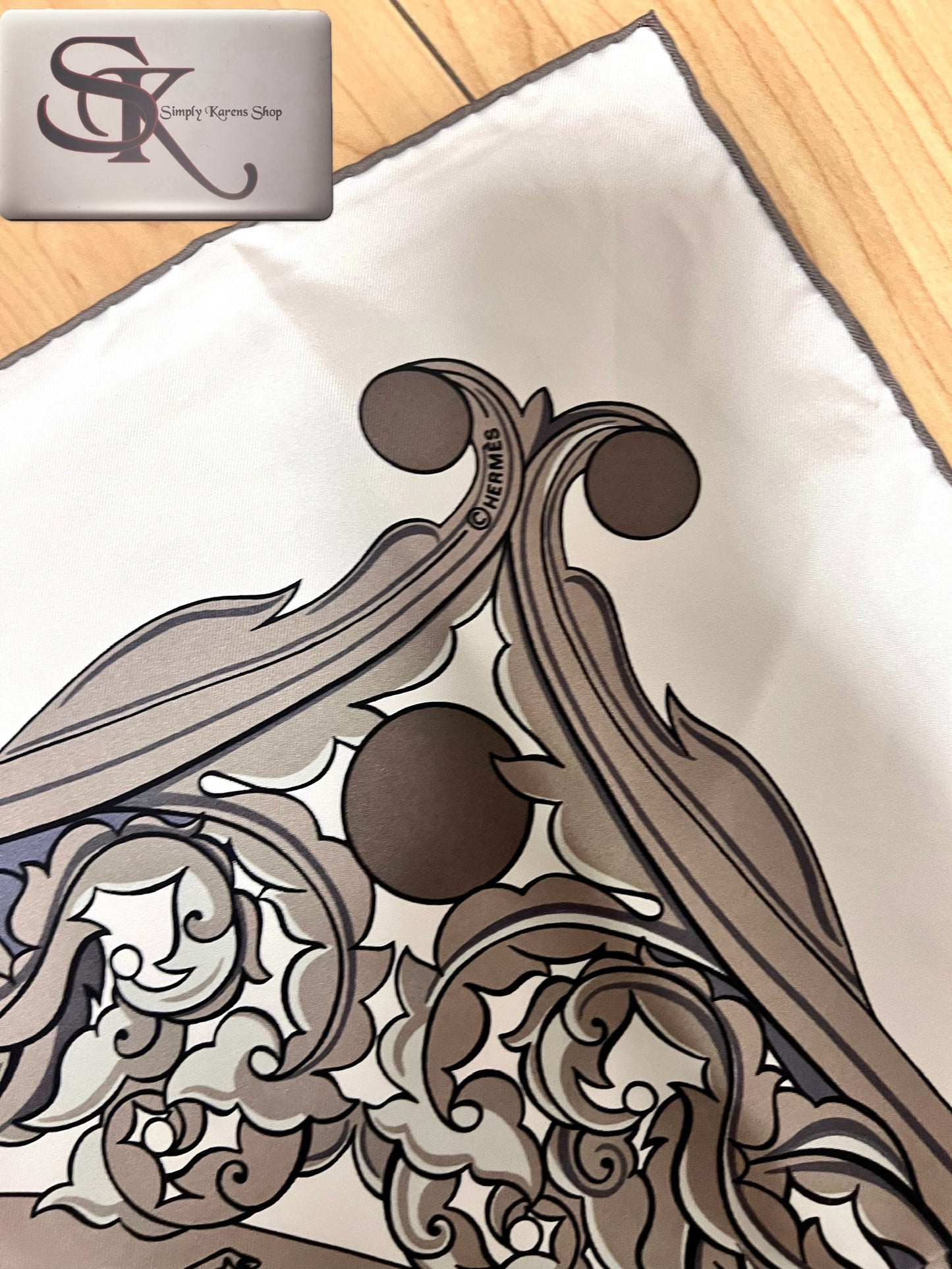 Hermes Silk Scarf Carre 90     (🇵🇭P9,460)