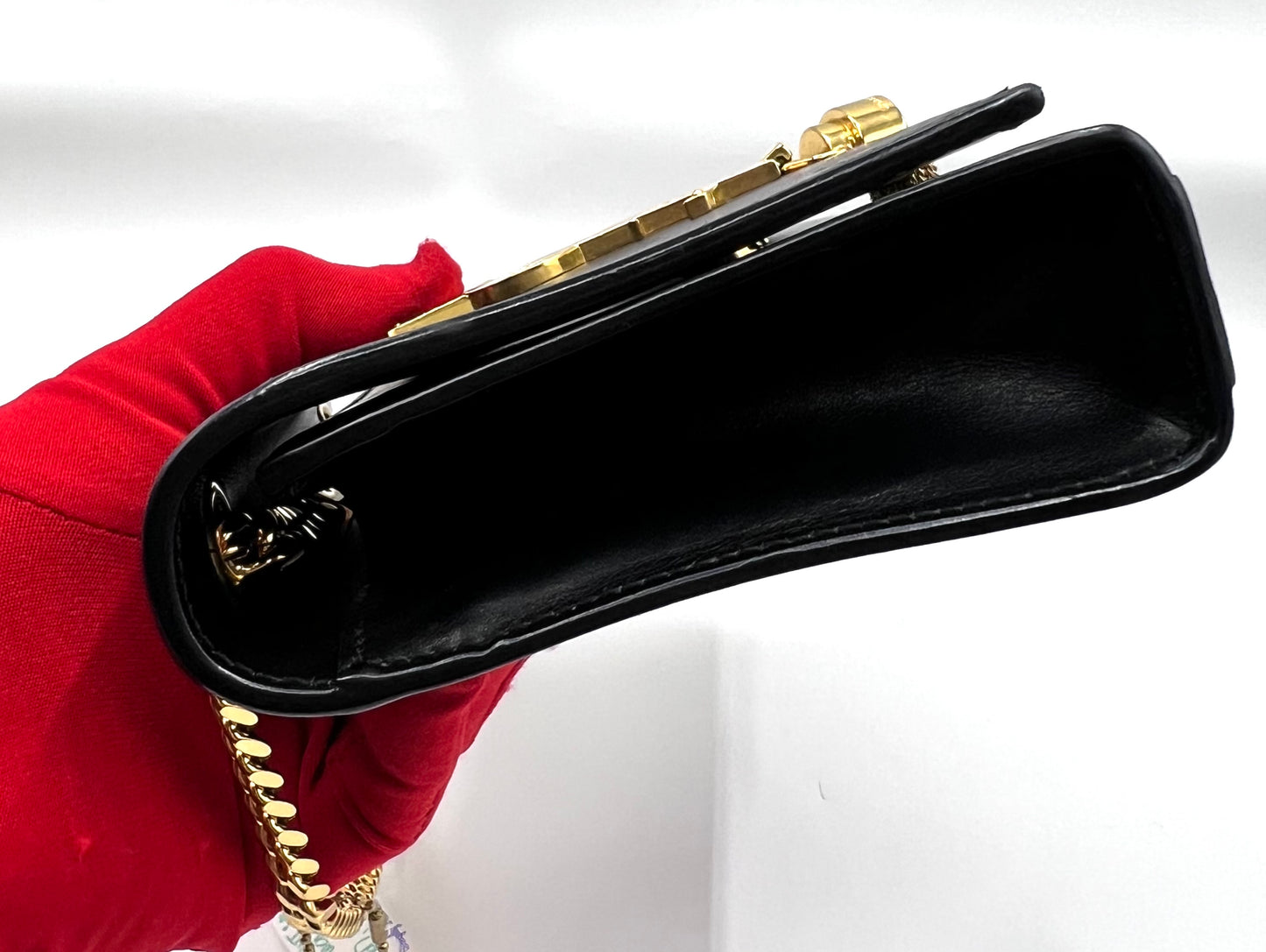 Yves Saint Laurent Kate Wallet on chain (🇵🇭P68,800)
