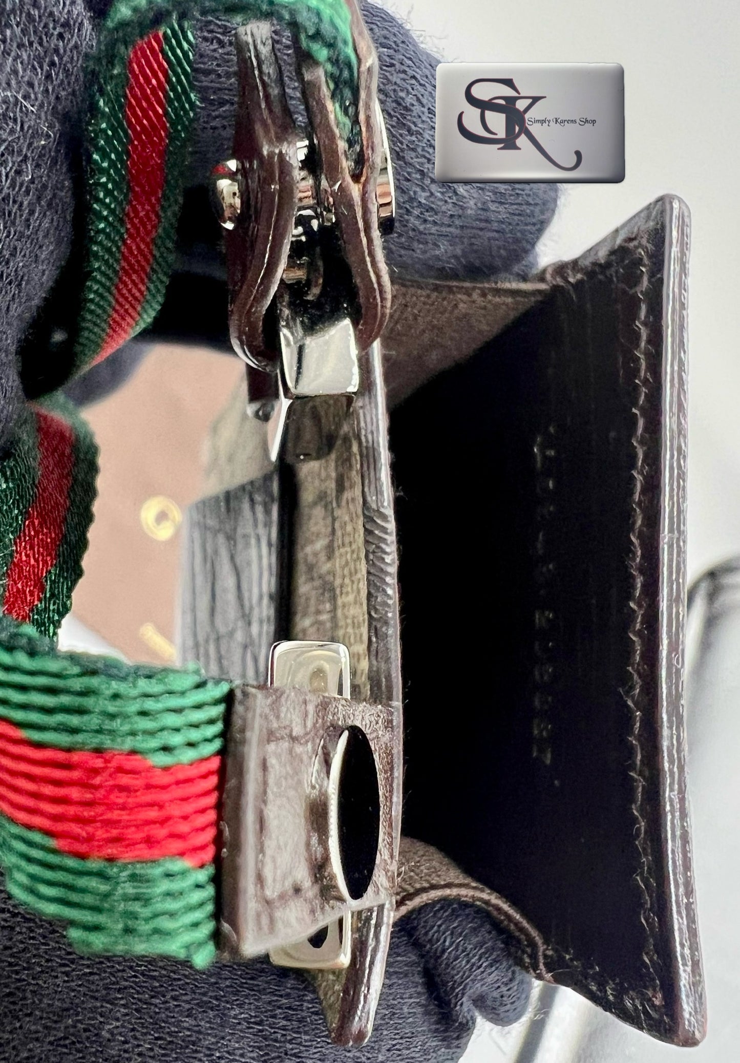 GUCCI GG SUPREME WEB STRAP IPOD CASE