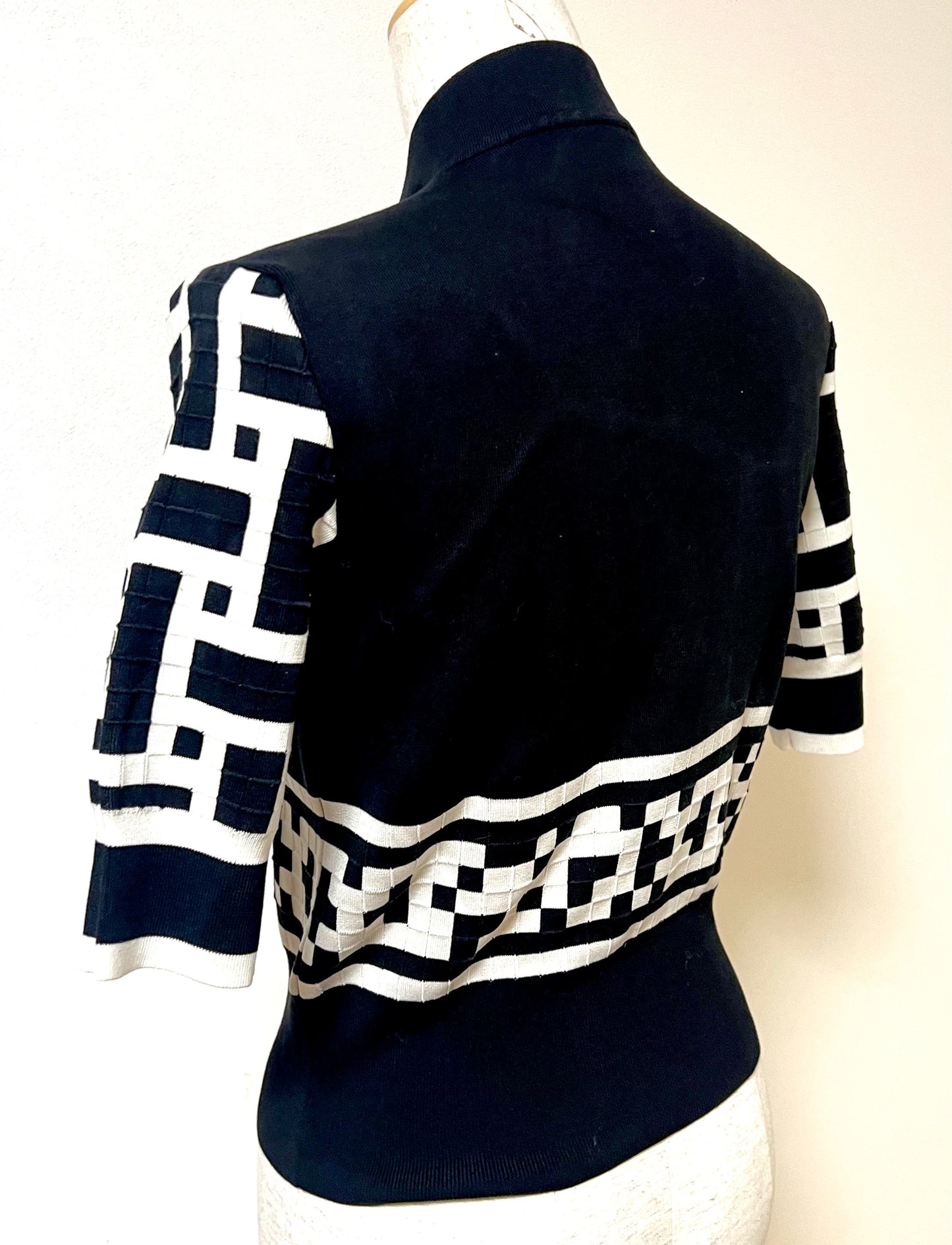 Hermes Cardigan Top Size 36 (🇵🇭P16,340)