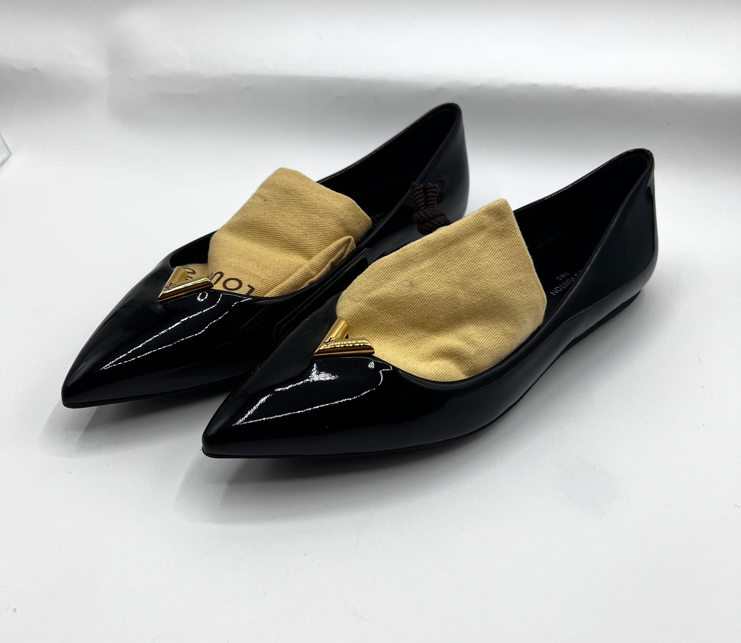 Louis Vuitton Black Patent Pointed Toe Heartbreaker Flats Size 37 (🇵🇭P18,920)