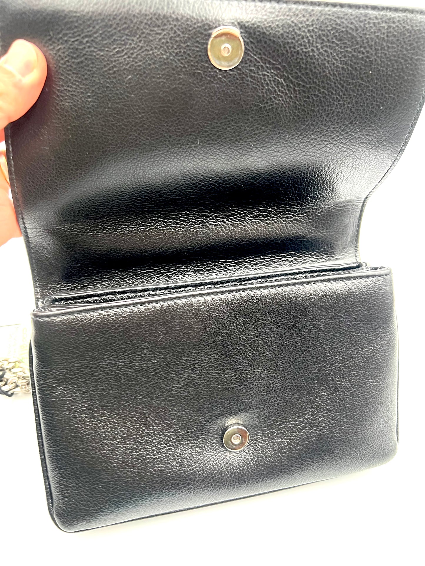 Prada Vitello phenix Flap Black Chain Cross Body Bag             (🇵🇭P59,340)