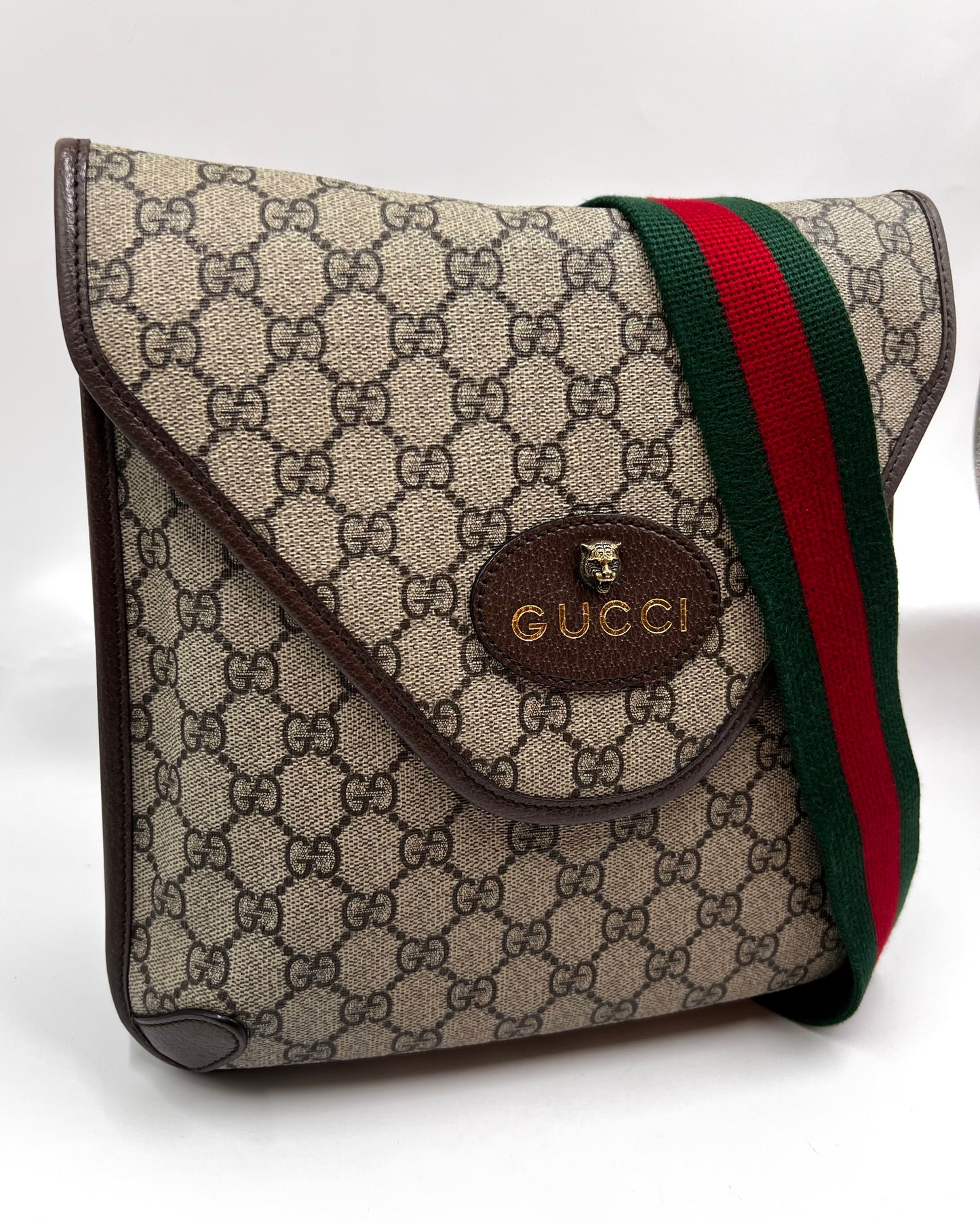 Gucci Supreme Tiger Motif Crossbody Bag (🇵🇭P55,040)