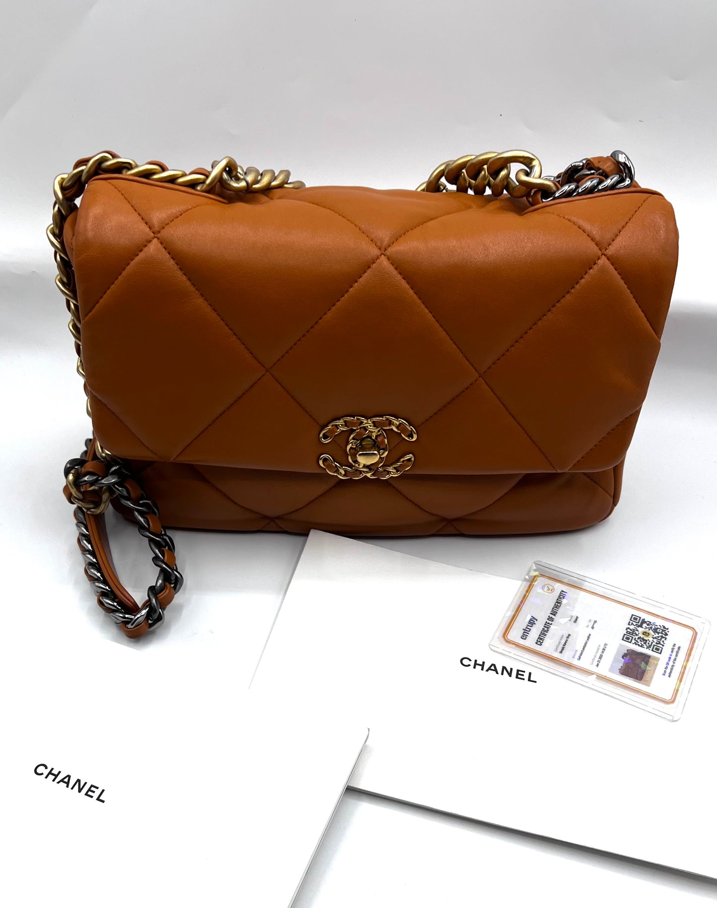 Chanel 19 Lambskin Camel Tone Mm Size IC chip 2 way Crossbody bag (🇵🇭P344,000)