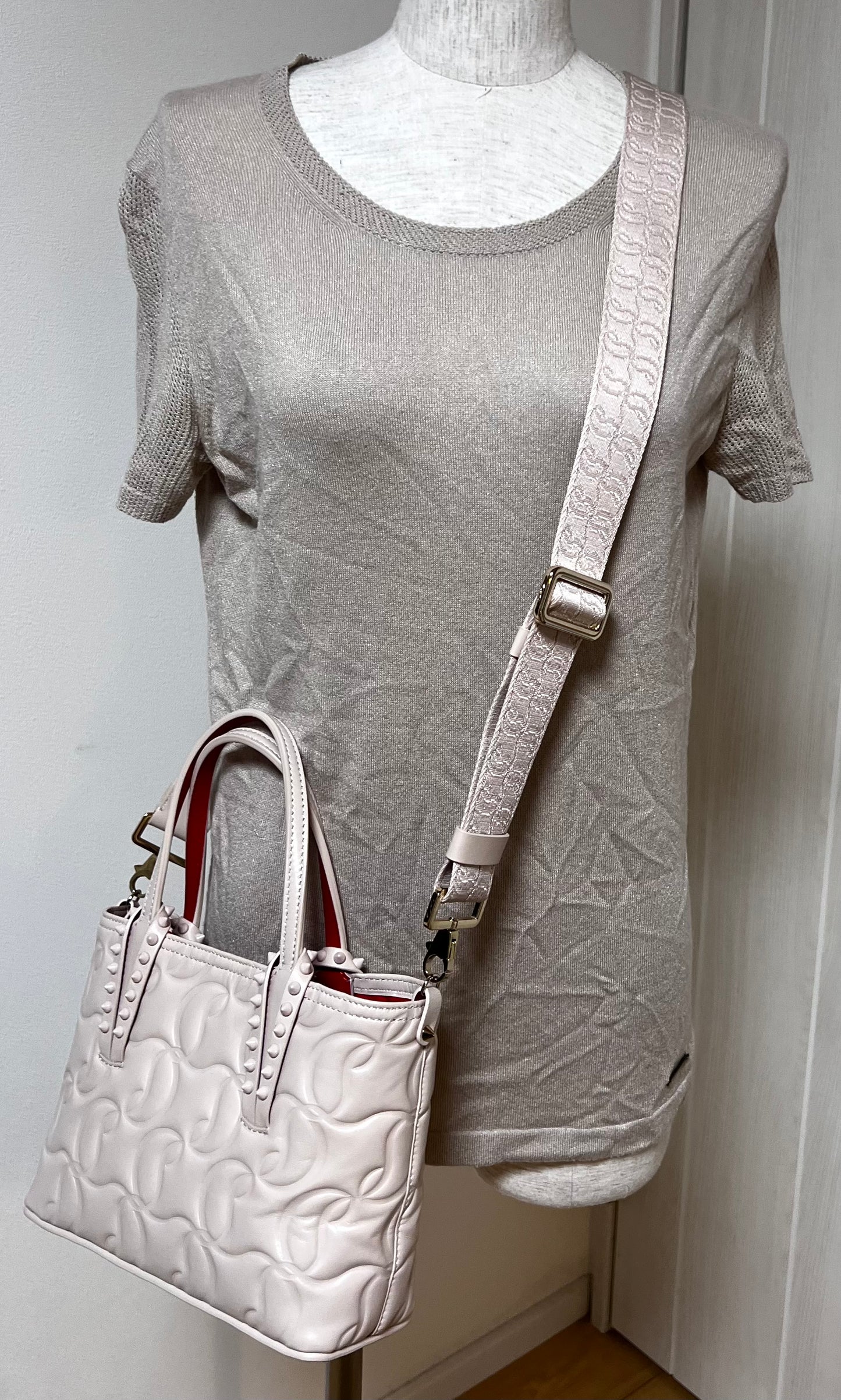 Christian Louboutin Small Cabata Embossed CL Nappa Leather Tote 2 way                 (🇵🇭P67,940)