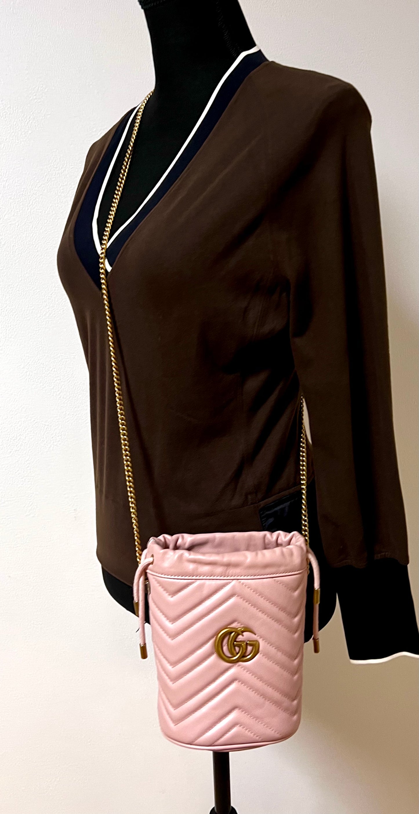 Gucci Marmont Sakura Pink Mini Bucket Bag (🇵🇭P37,840)