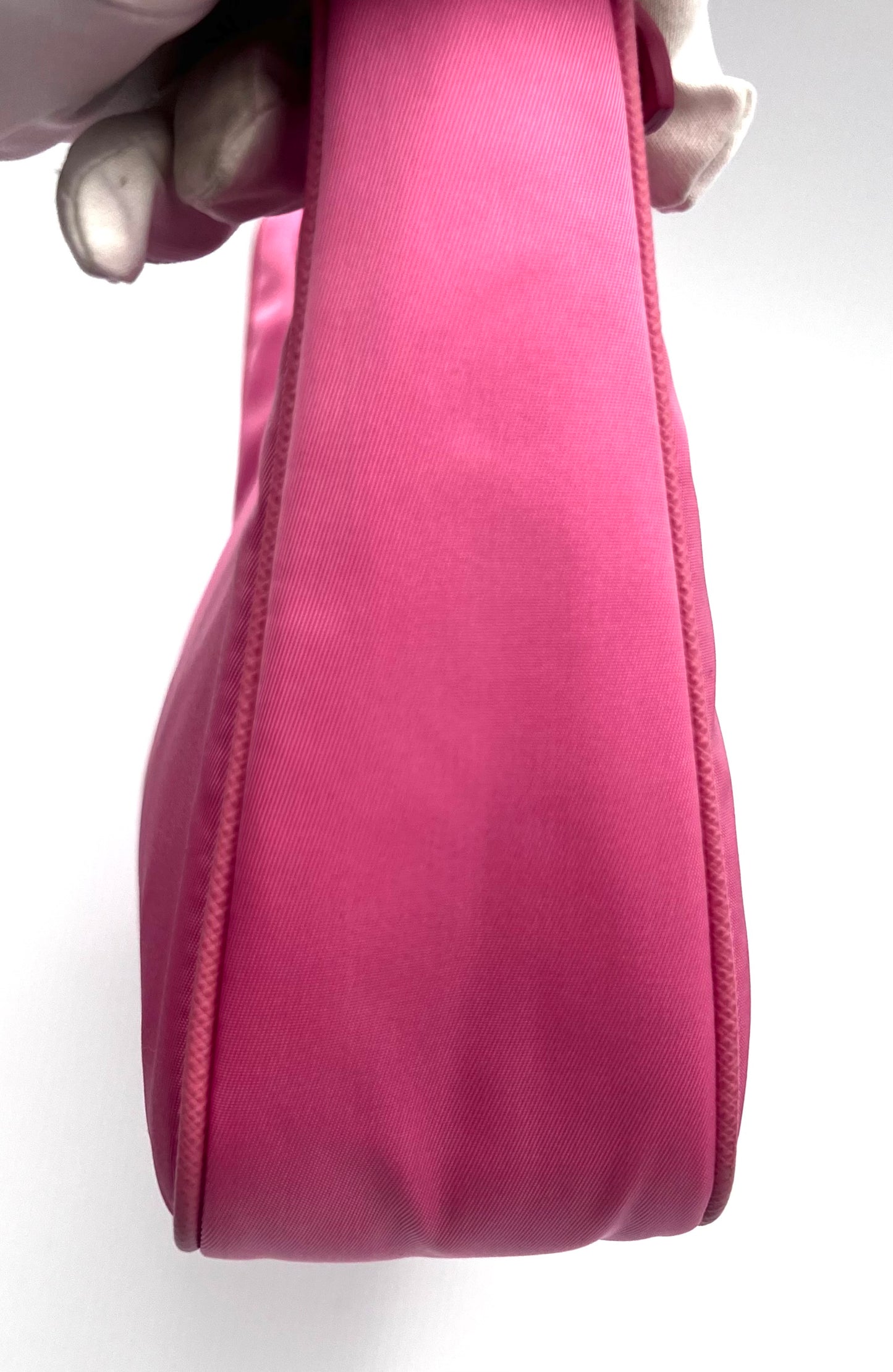 Prada Tessuto Nylon Sakura Pink Re-Edition 2005 Crossbody Bag (🇵🇭P72,240)