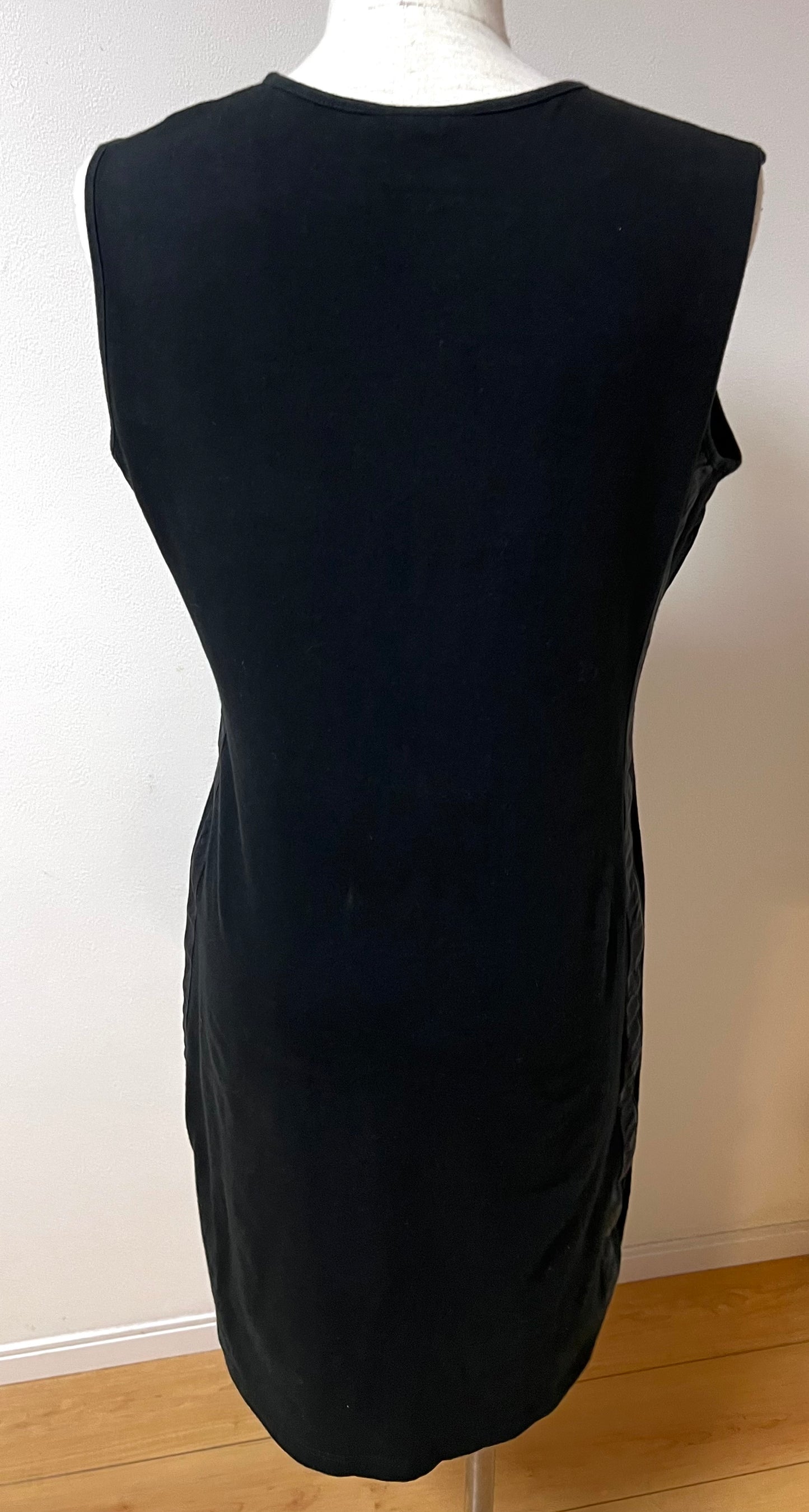 Fendi Vintae Black Stretchable Dress M Size  (🇵🇭P5,160)