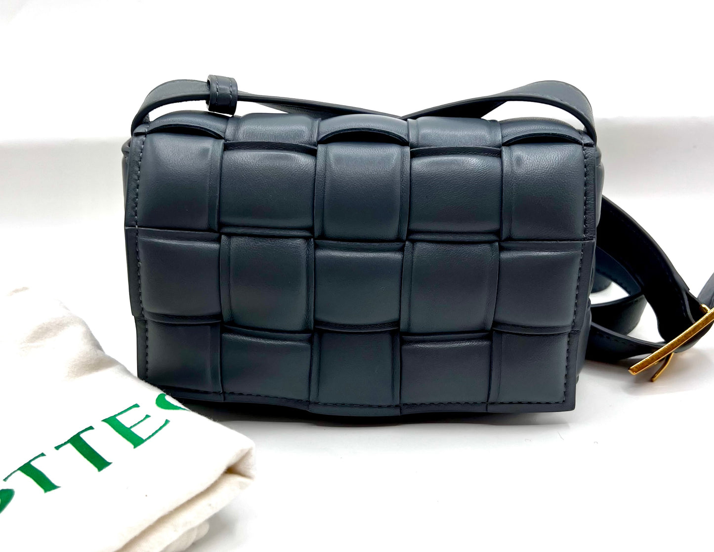 Bottega Venetta Gray Small Padded Cassette Crossbody Bag  (🇵🇭P63,640)