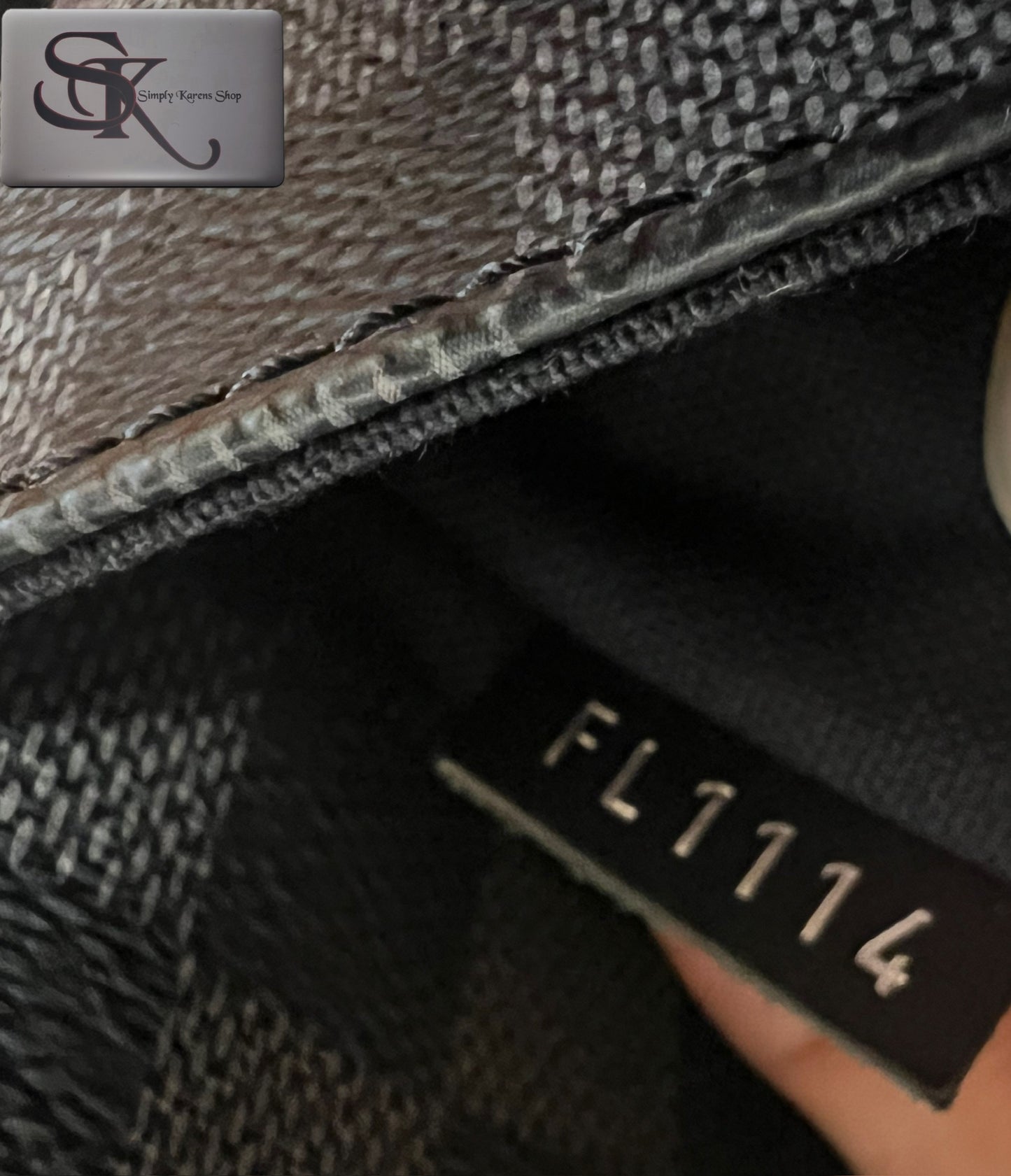 Lv Graphite District Pm size messenger bag (🇵🇭P68,800)