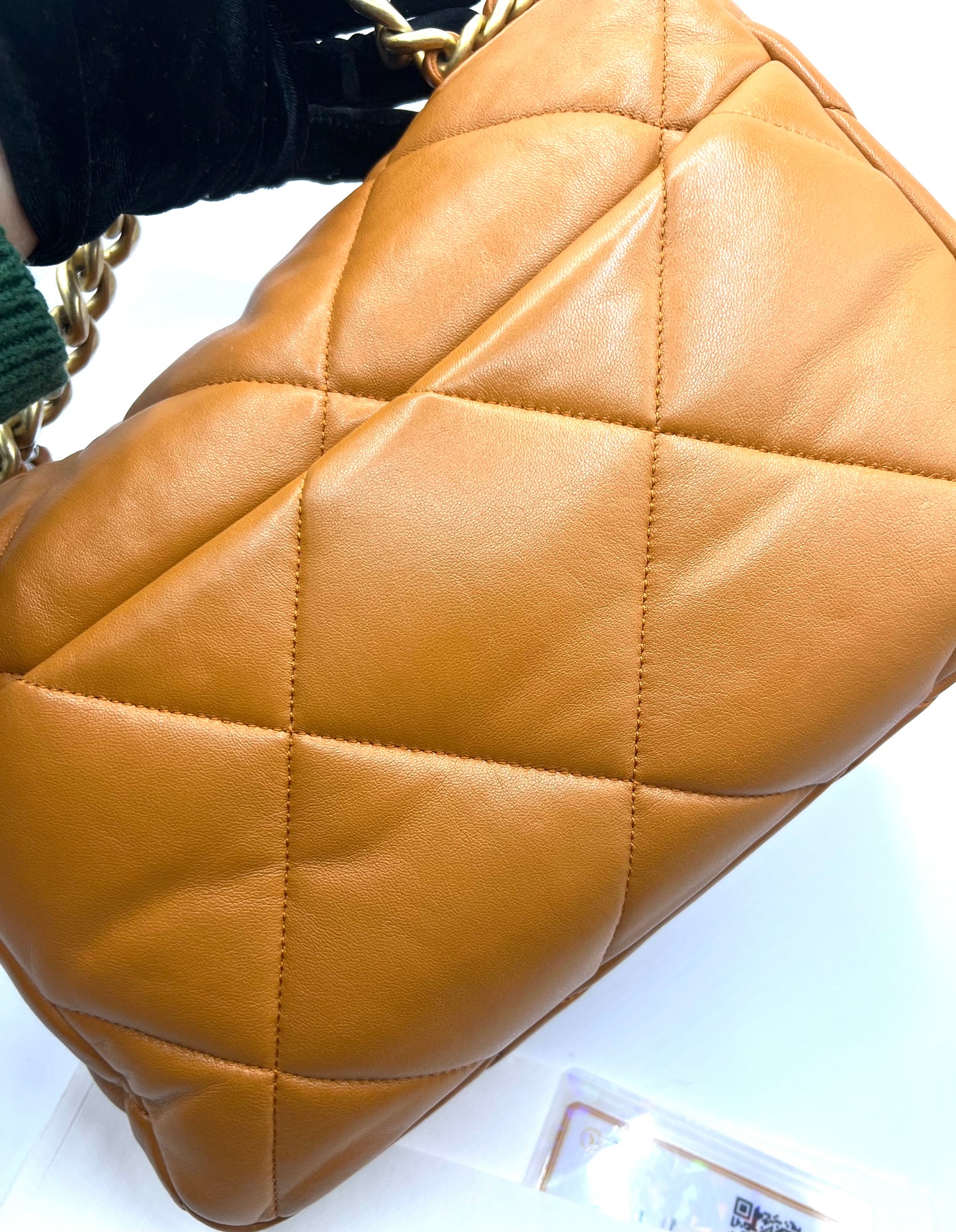 Chanel 19 Lambskin Camel Tone Mm Size IC chip 2 way Crossbody bag (🇵🇭P344,000)