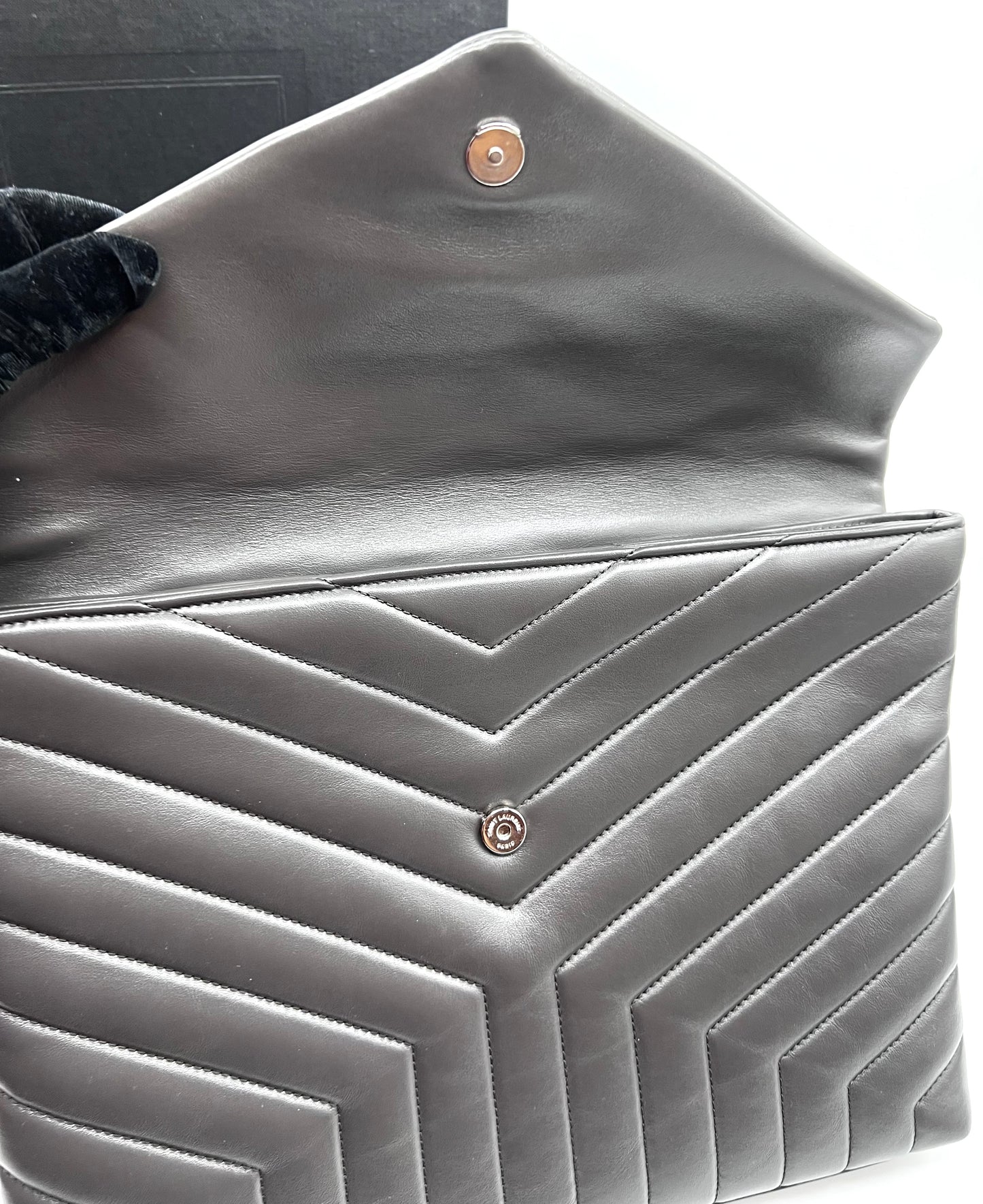 Yves Saint Laurent Lou Pouch Document Bag In Gray            (🇵🇭P34,400)