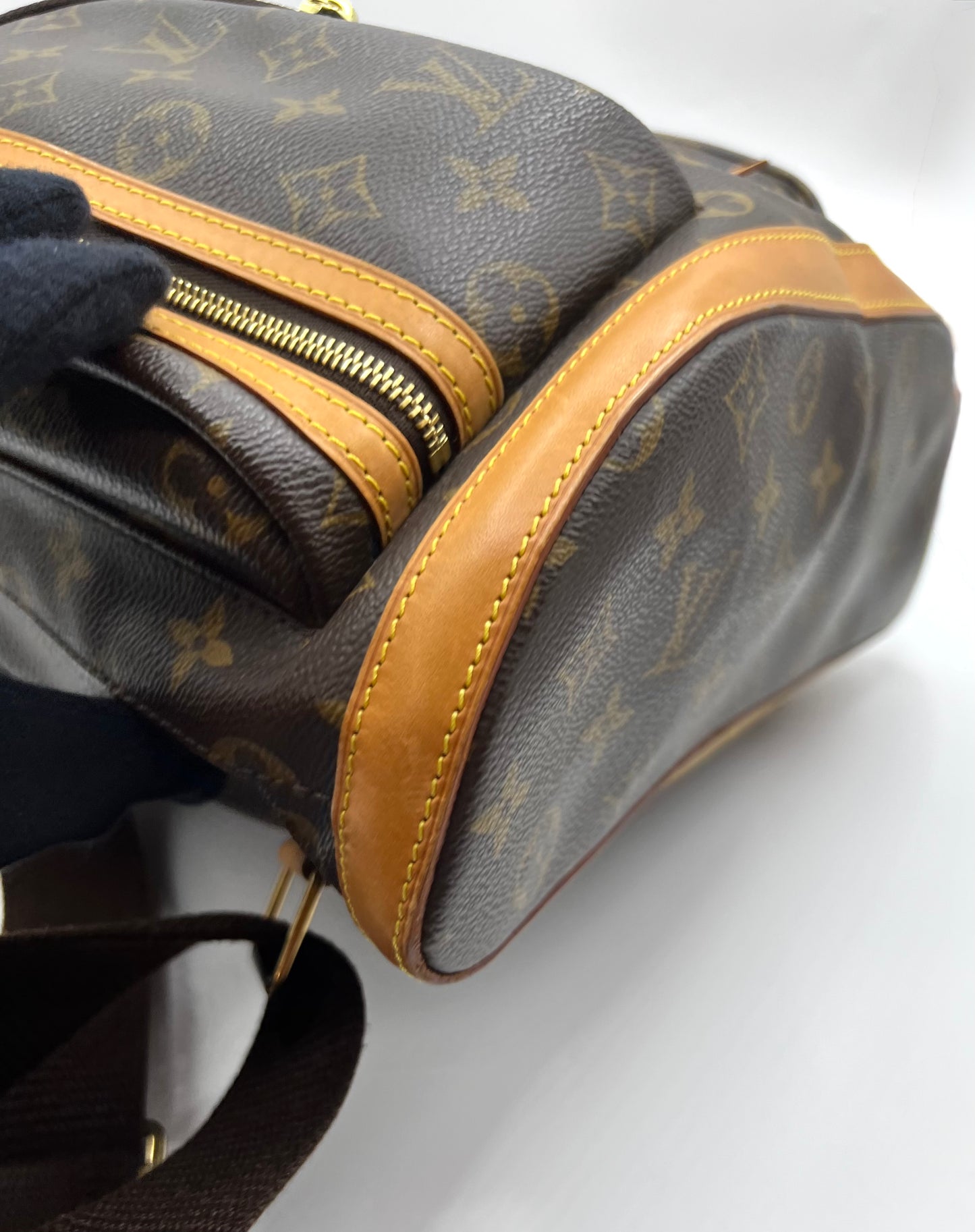 Louis Vuitton Monogram Bosphore Back Pack               (🇵🇭P77,400)