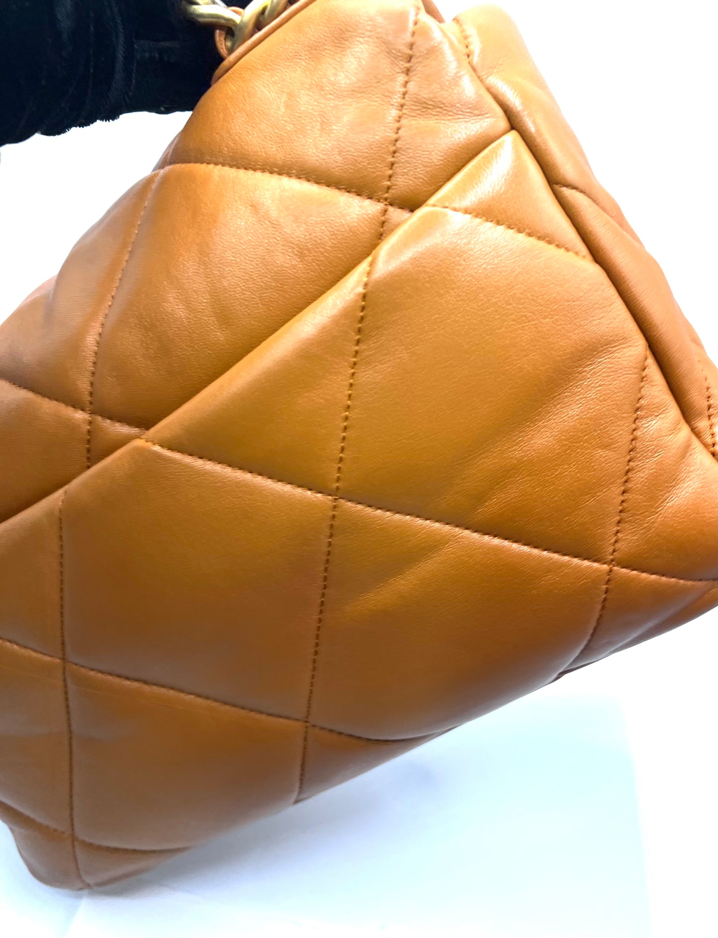 Chanel 19 Lambskin Camel Tone Mm Size IC chip 2 way Crossbody bag (🇵🇭P344,000)