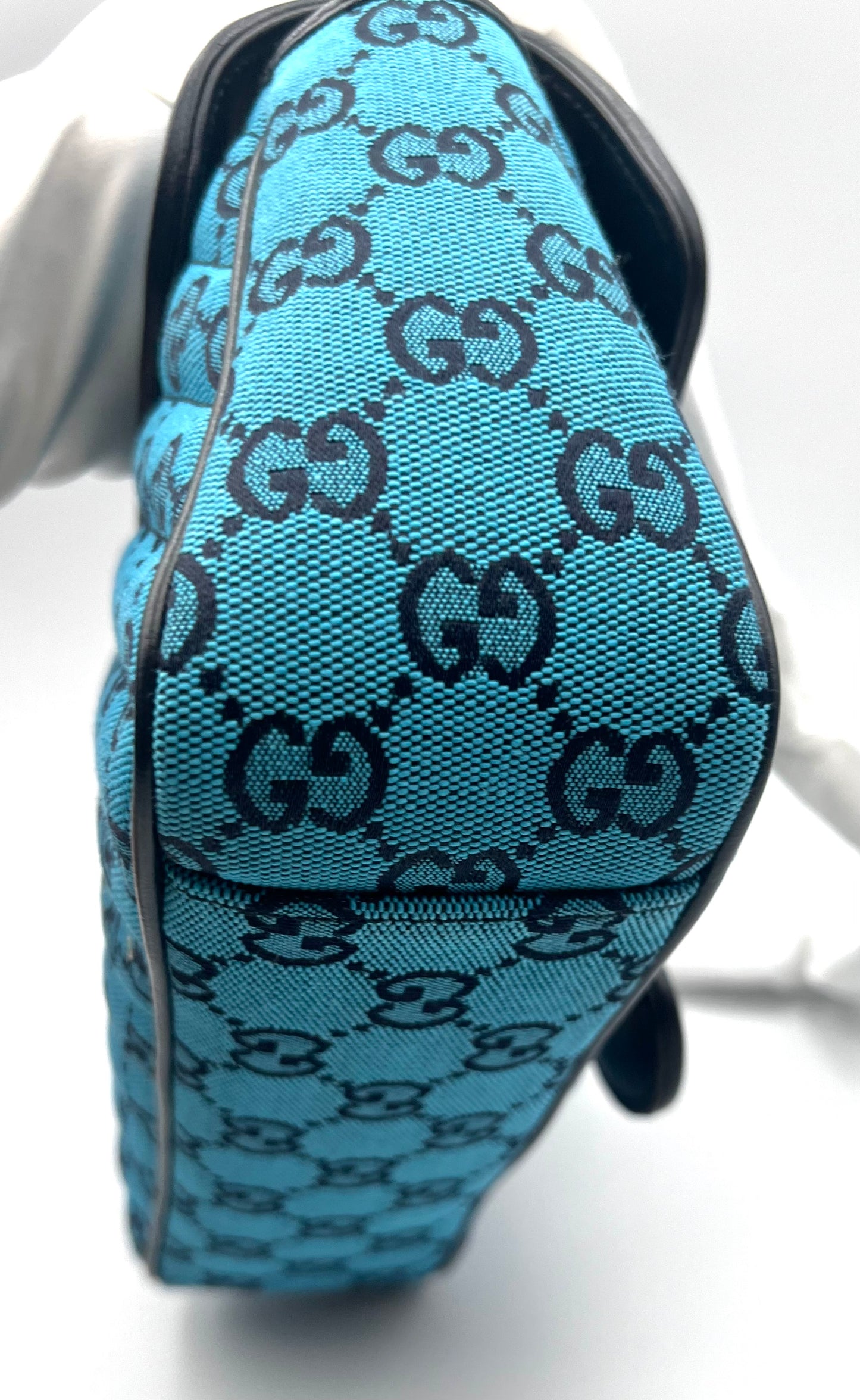 Gucci Marmont Blue Canvas Chain Flap MM size SHW        (🇵🇭P67,940)