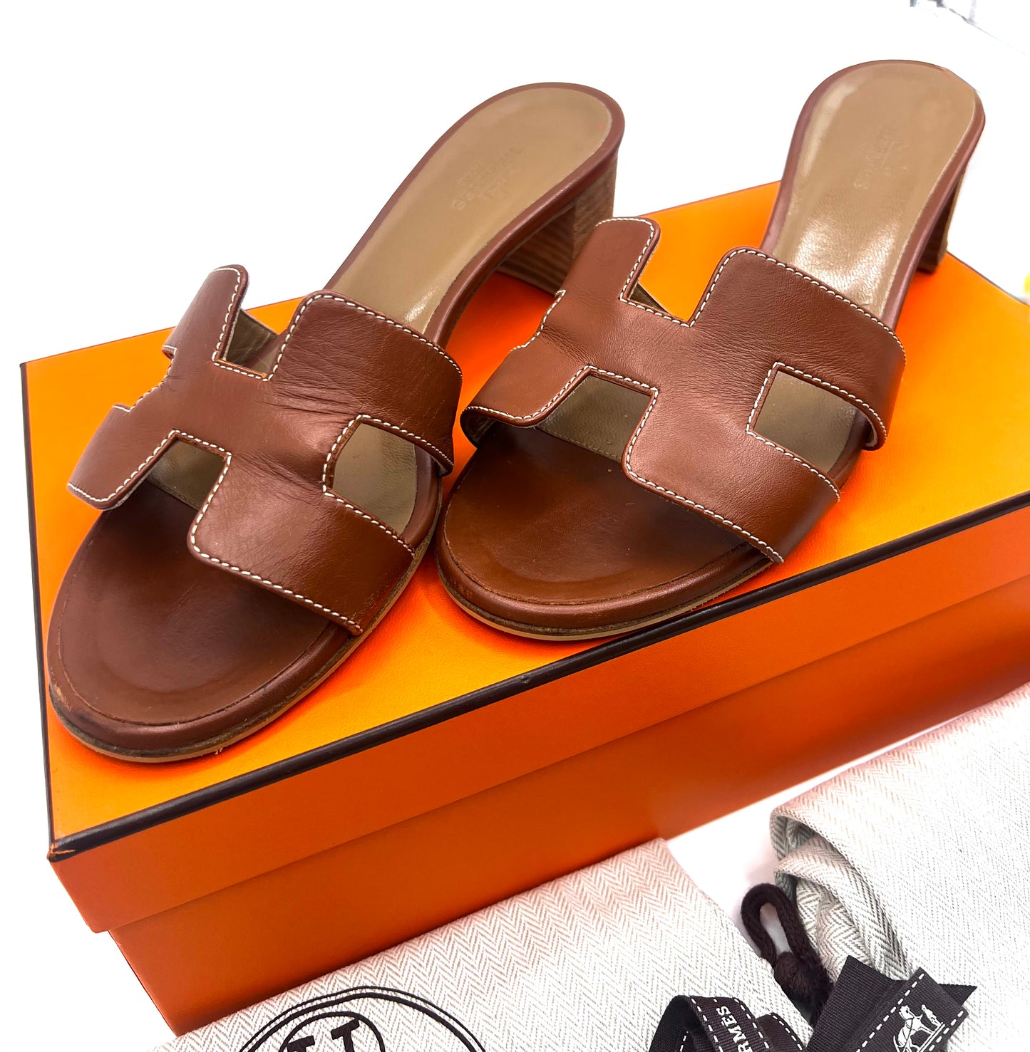 Hermes Oasis Sandals Gold Size 36  (🇵🇭P33,540)