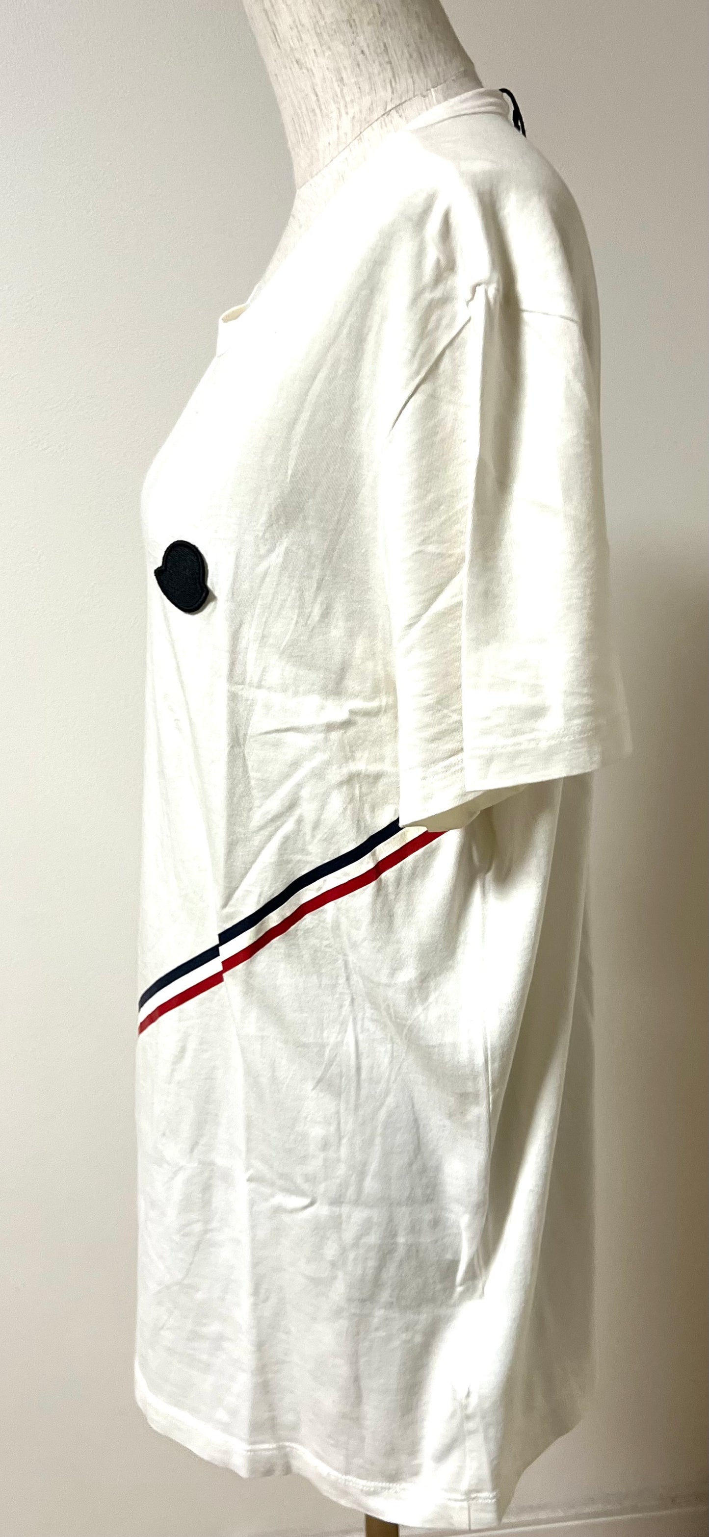 Moncler White Tshirt XL size (🇵🇭P8,170)