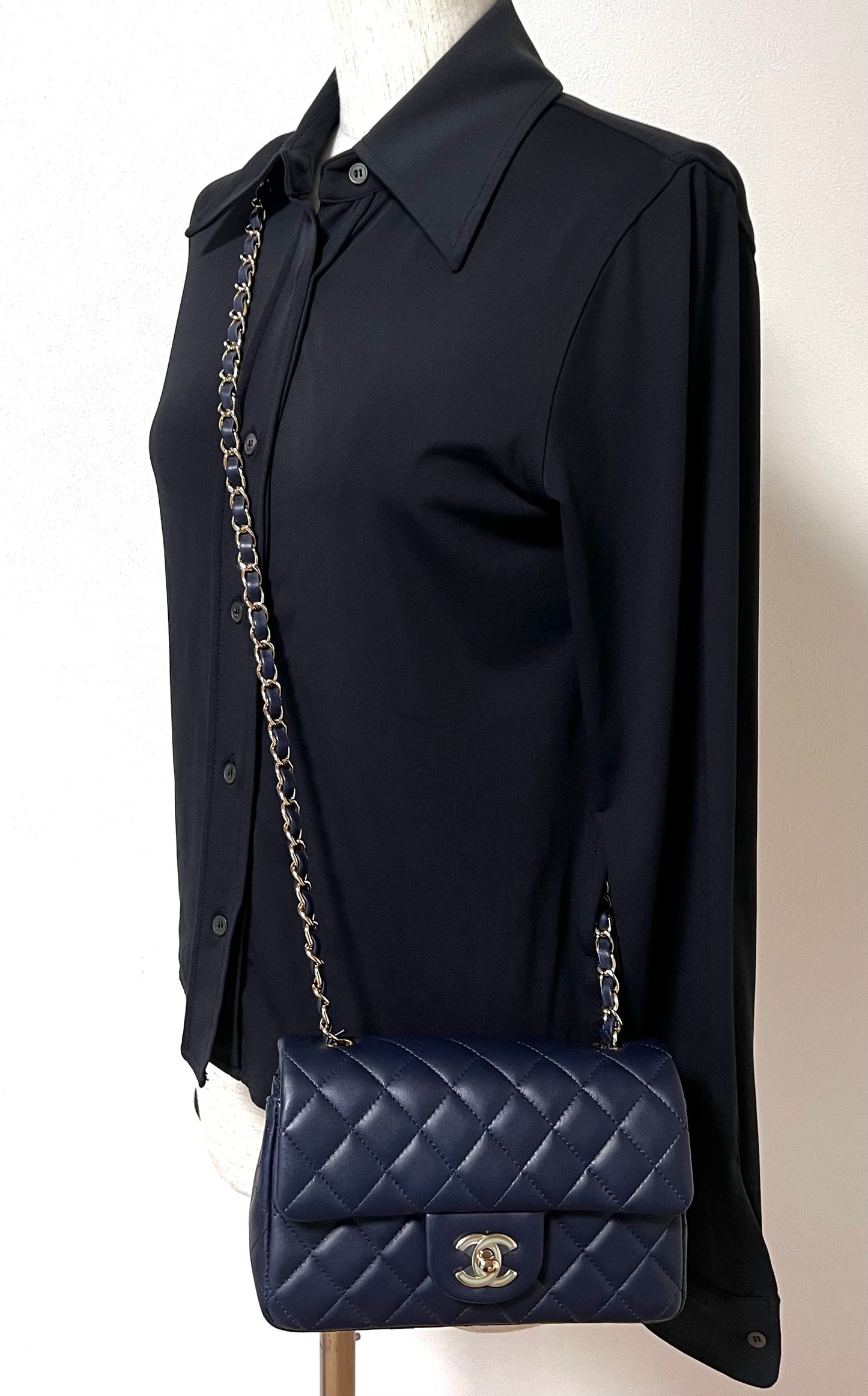 Chanel Classic Mini Flap Dark Blue Lambskin GHW 29Holo      (🇵🇭P257,140)