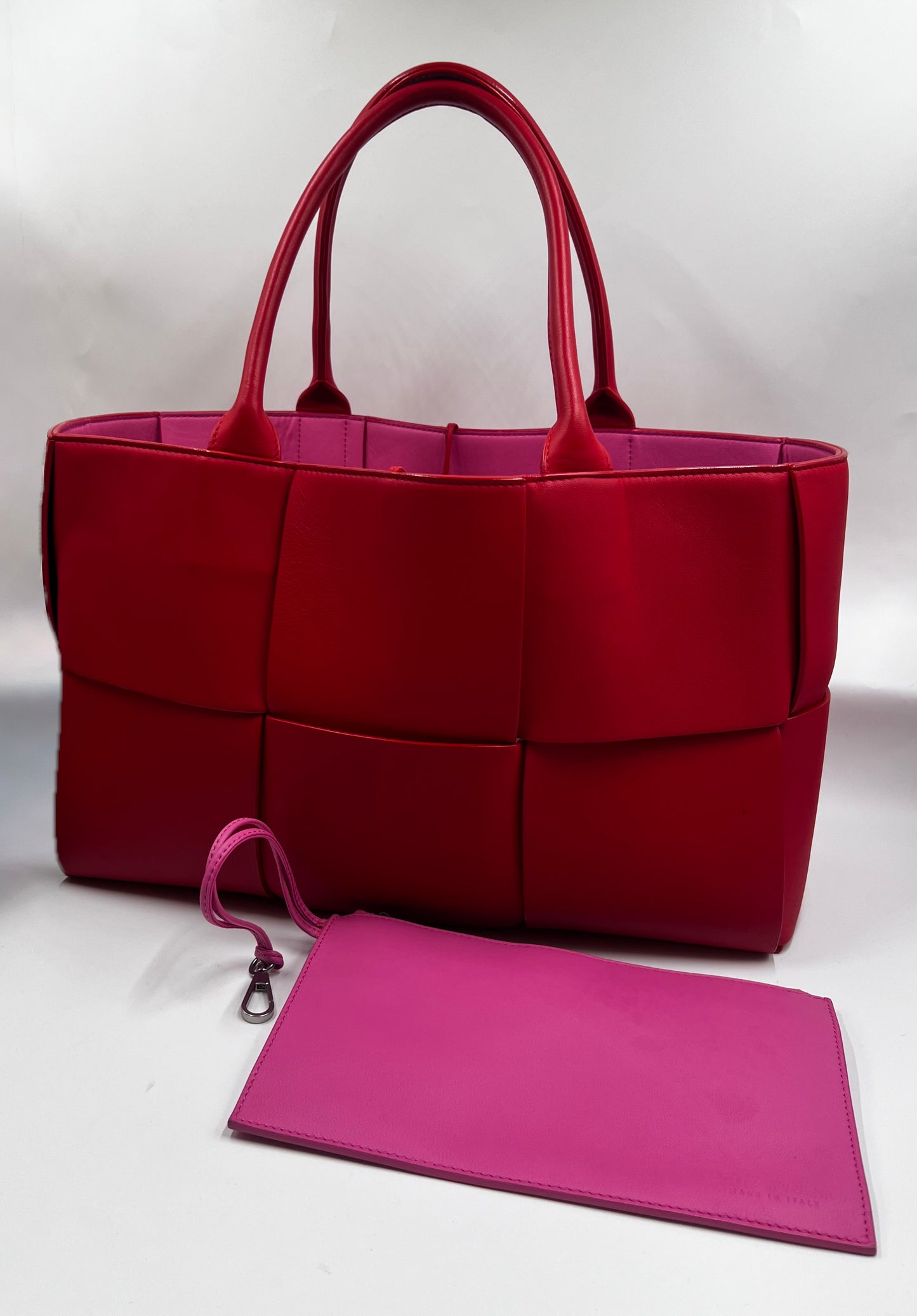 Bottega Veneta Arco Intercciato Leather Tote Bag with Pouch MM size                (🇵🇭P76,550)