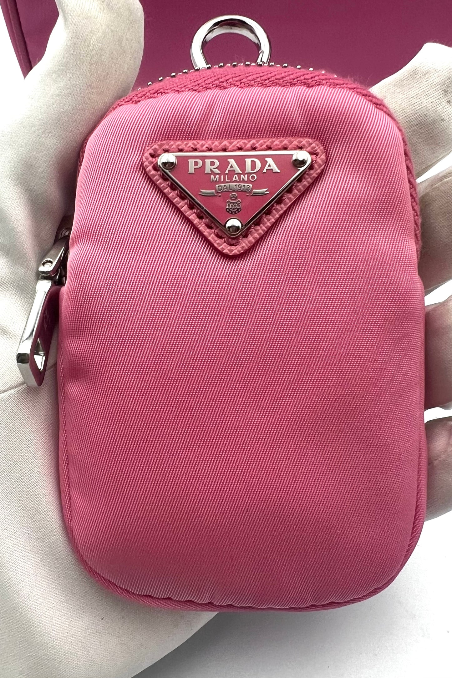 Prada Tessuto Nylon Sakura Pink Re-Edition 2005 Crossbody Bag (🇵🇭P72,240)