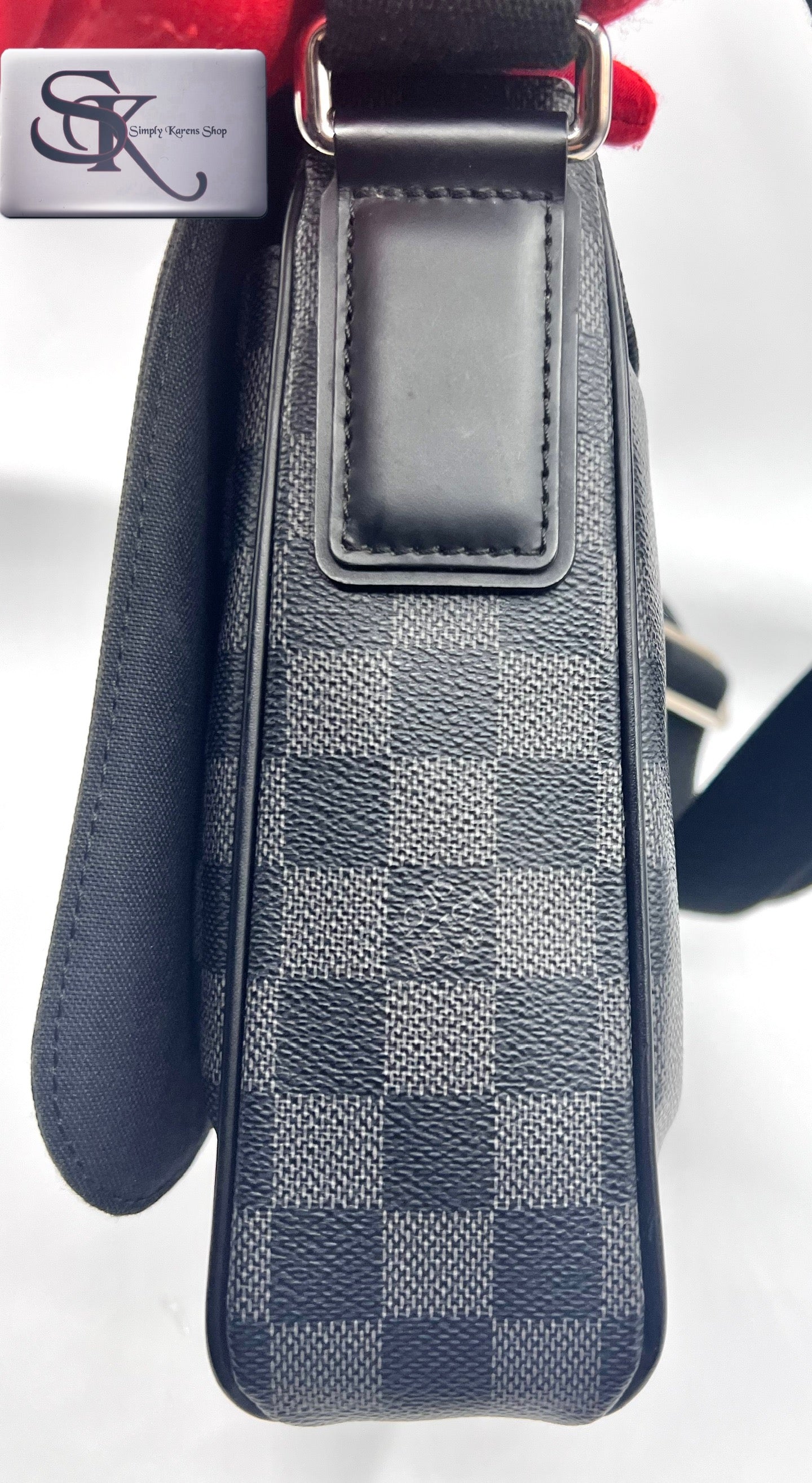 Lv Graphite District Pm size messenger bag   (🇵🇭P68,800)