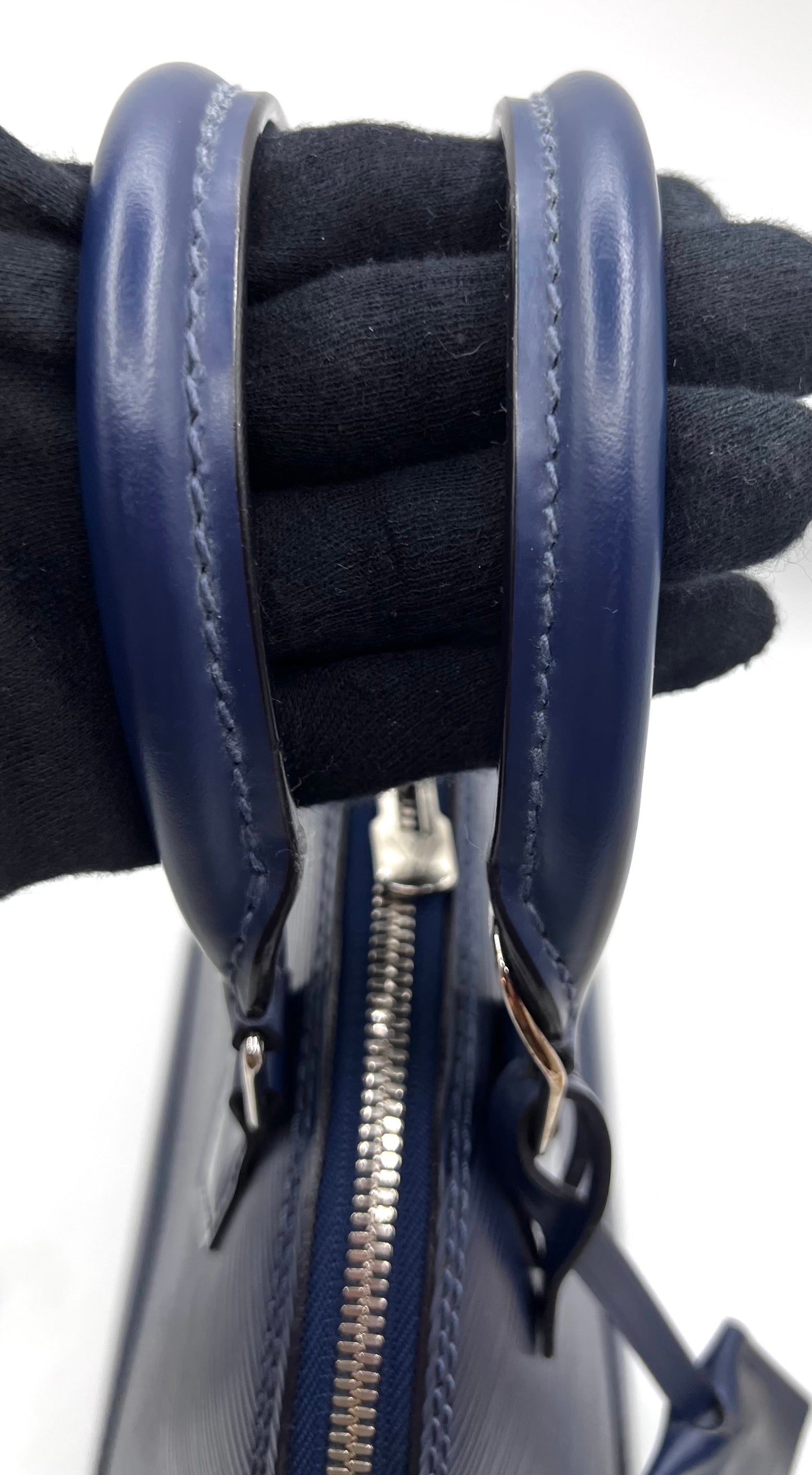 Louis Vuitton Epi  Navy Blue Alma BB 2 way bag                  (🇵🇭P68,800)