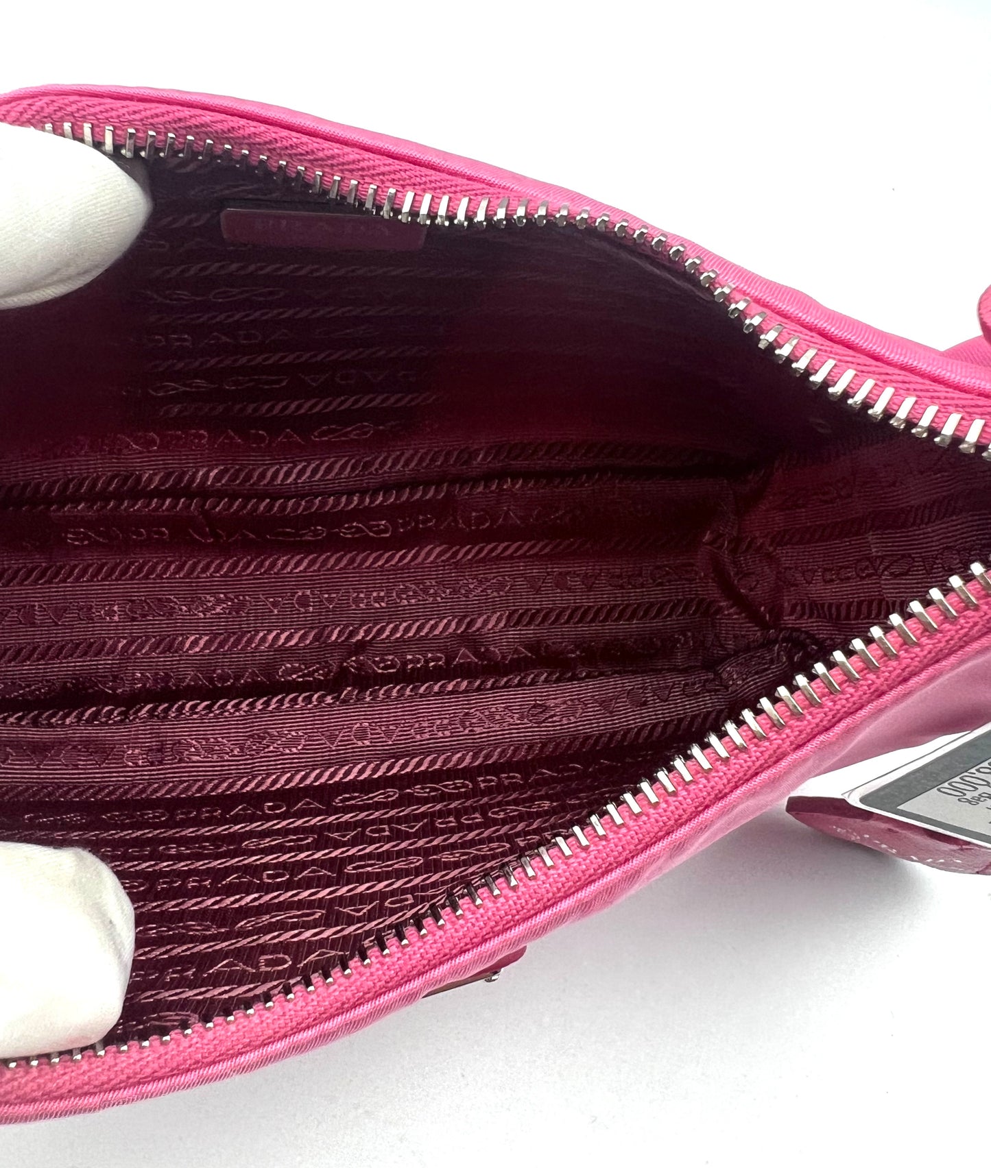 Prada Tessuto Nylon Sakura Pink Re-Edition 2005 Crossbody Bag (🇵🇭P72,240)