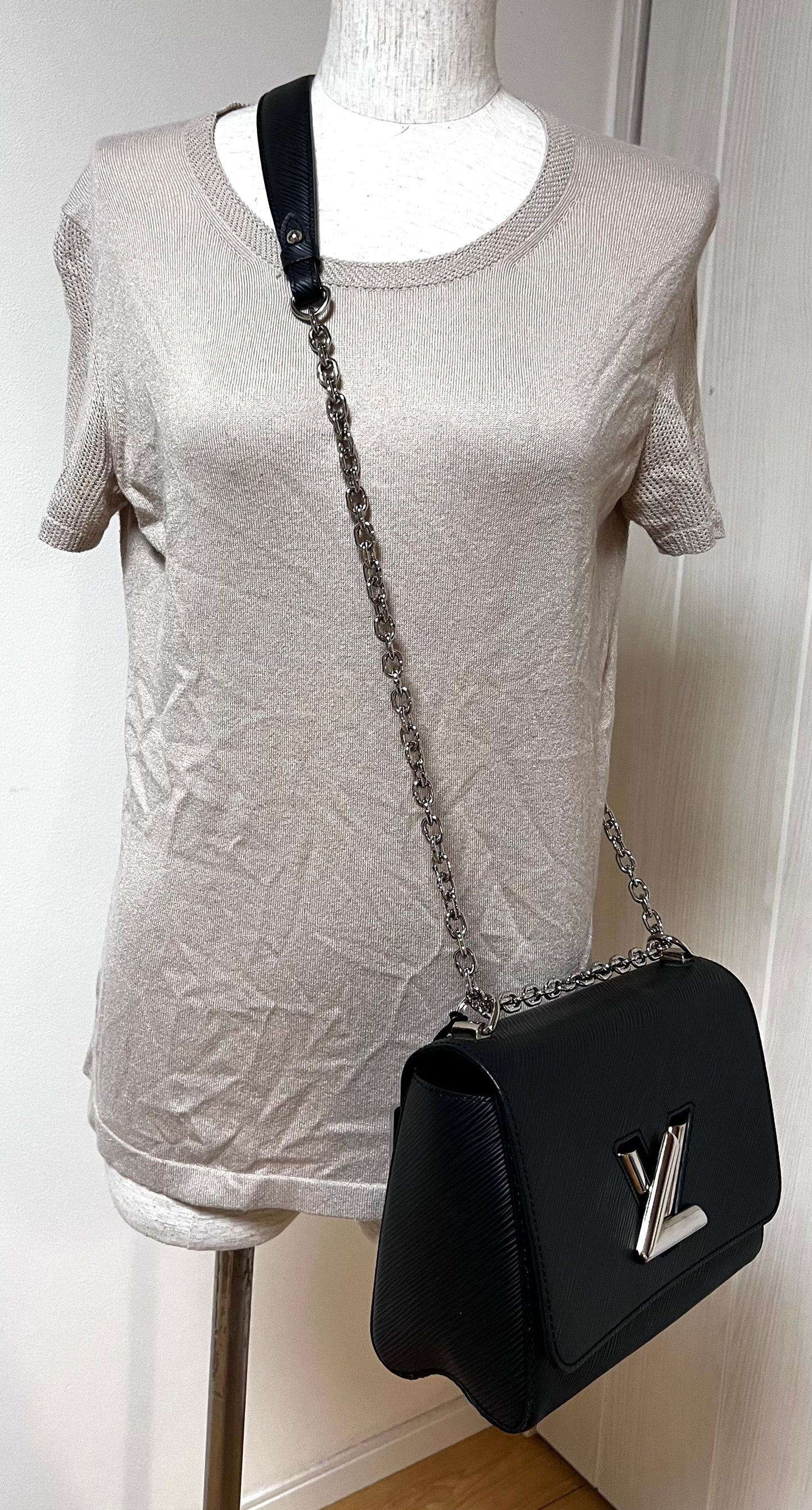 Louis Vuiiton Twist Black Epi MM Size Flap Chain Bag         (🇵🇭P103,200)
