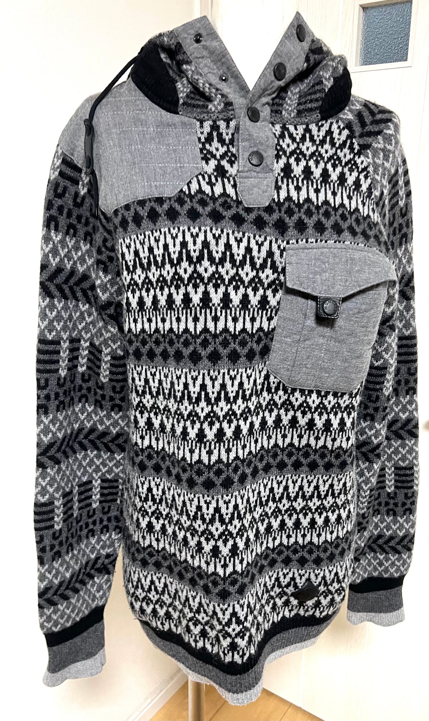 Moncler Knitted W/ Hood Sweater L size   (🇵🇭10,320)