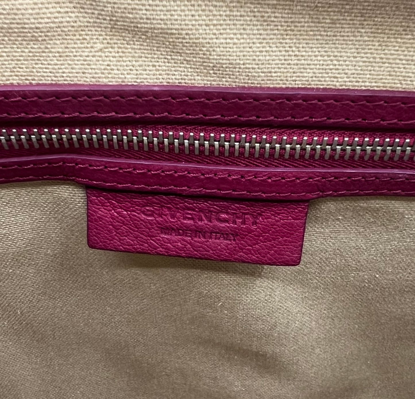 Givenchy Antigona Mm size Goat skin 2 way Bag                (P🇵🇭38,270)