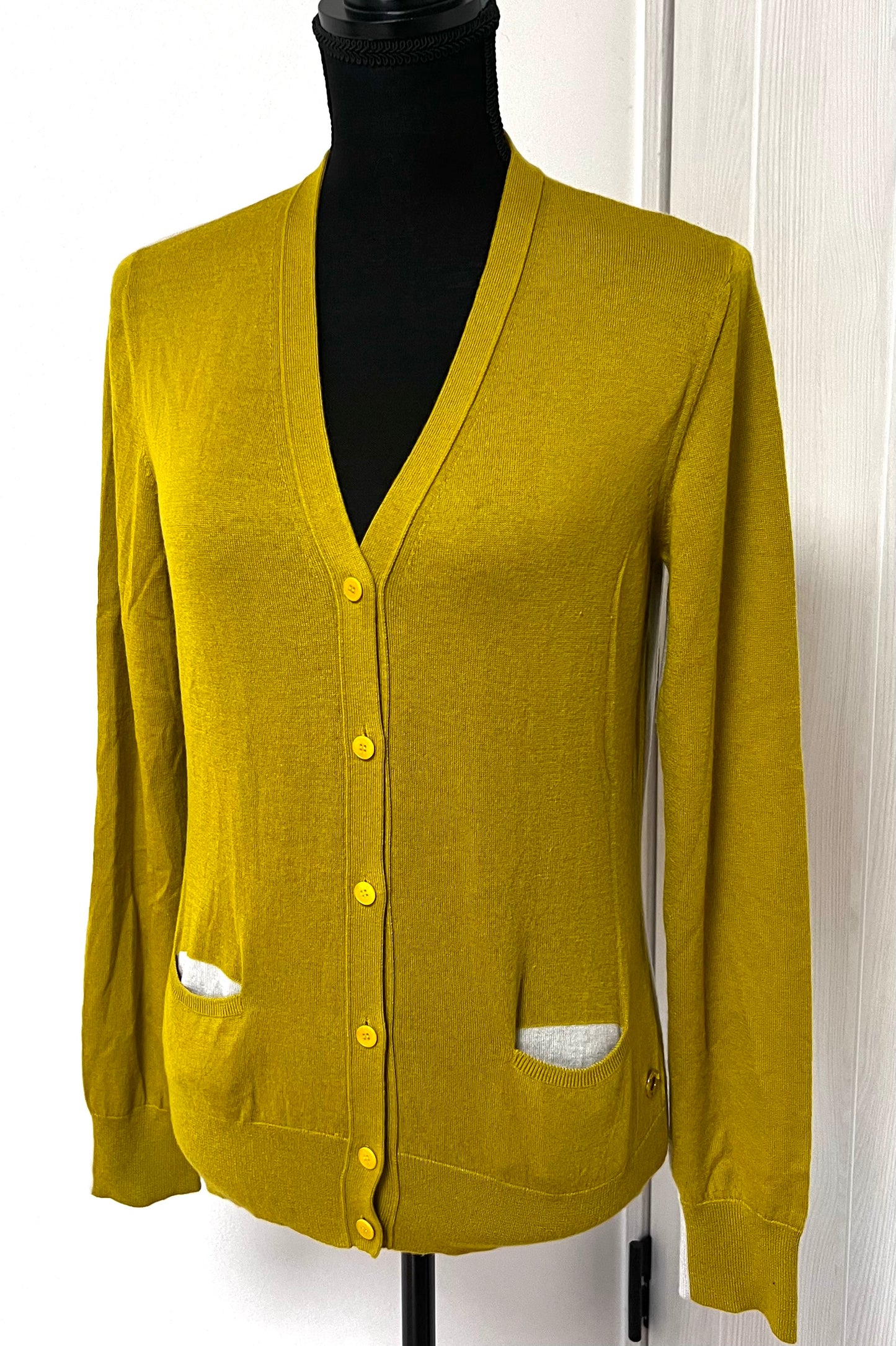 Loro Piana  ladies Cardigan Size 44 /M  (🇵🇭P10,320)