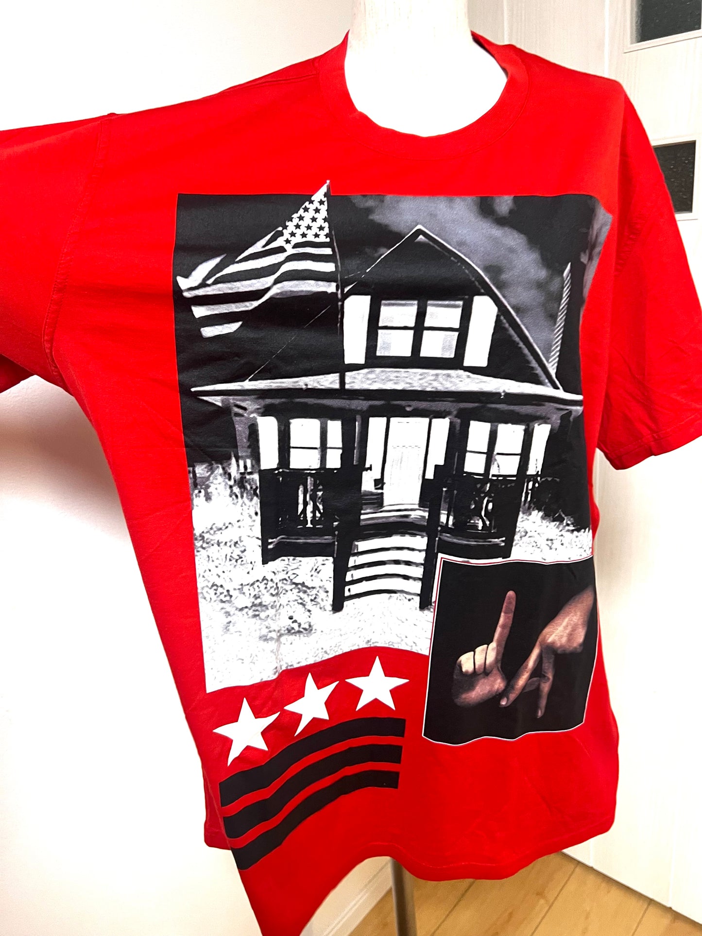 Givenchy Red Tshirt L Size     (🇵🇭P5,160)