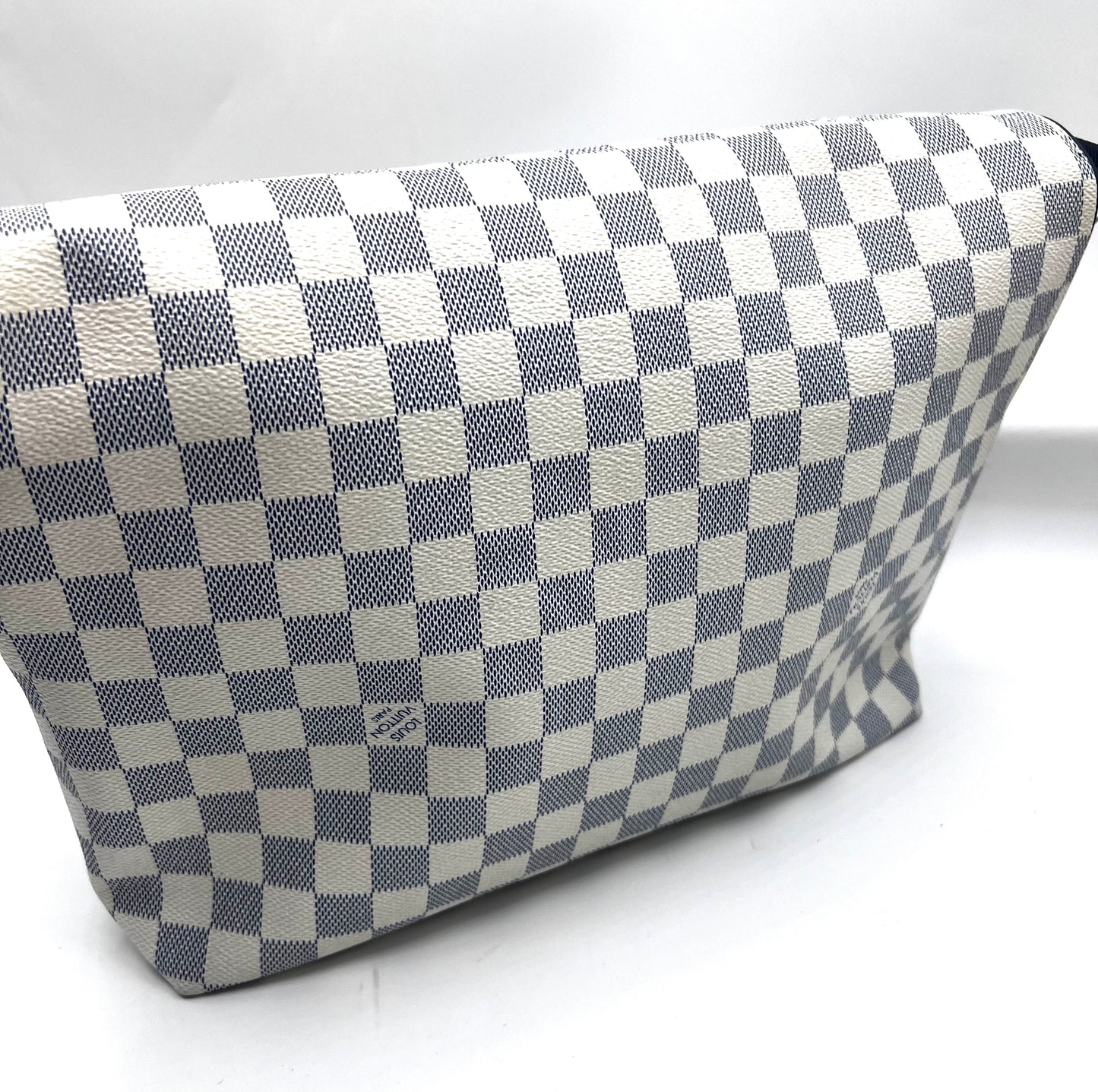 Louis Vuitton Azur Match Point Messenger Crossbody Bag     (🇵🇭P59,340)