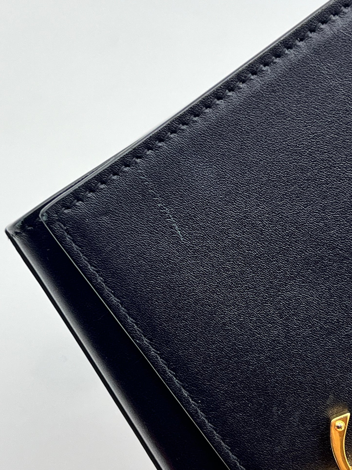 Yves Saint Laurent Kate Wallet on chain (🇵🇭P68,800)