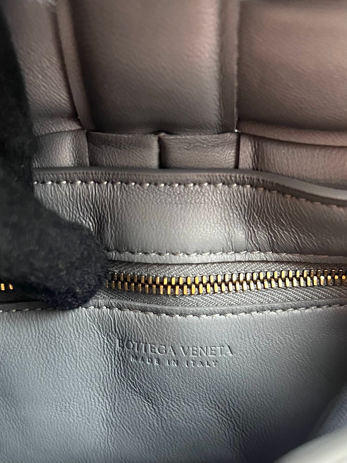 Bottega Venetta Gray Small Padded Cassette Crossbody Bag  (🇵🇭P63,640)