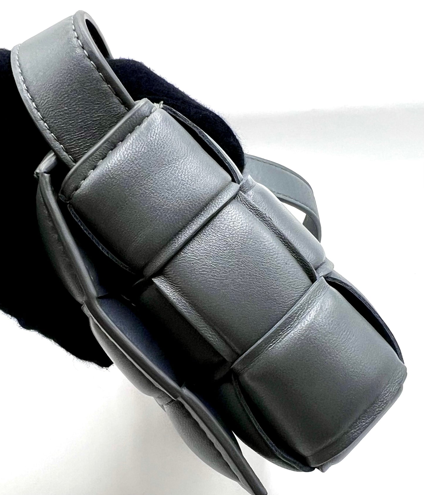 Bottega Venetta Gray Small Padded Cassette Crossbody Bag  (🇵🇭P63,640)