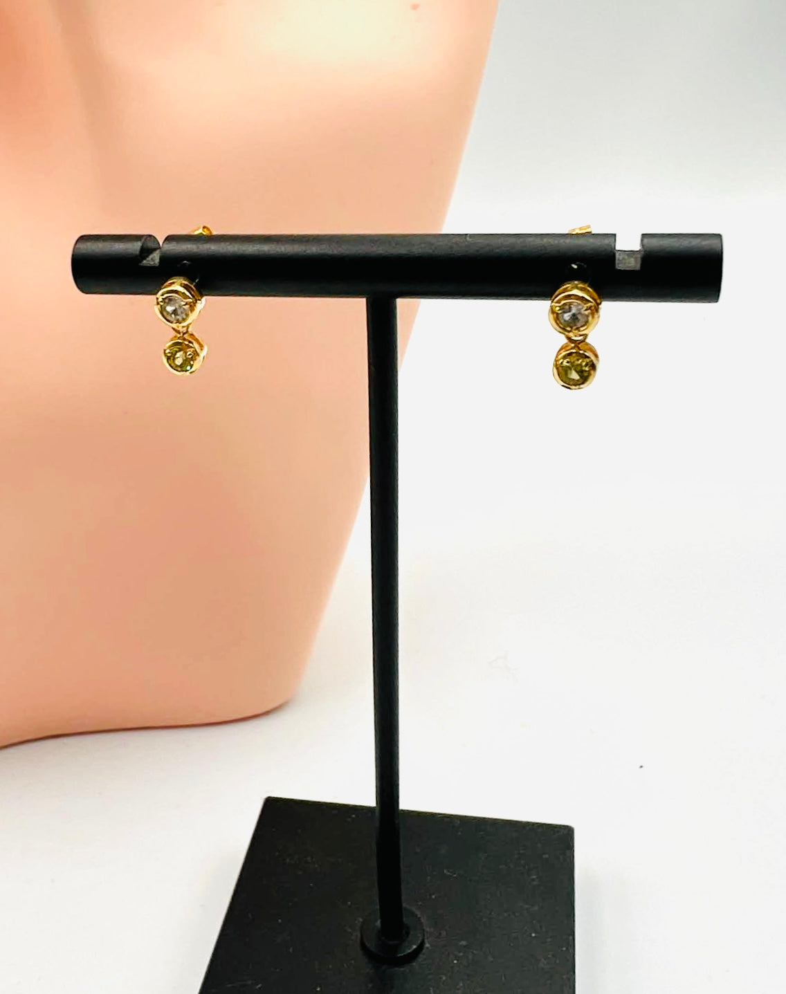 K18 Jp Gold Blue Topaz/ Peridot earings 1.15g              (🇵🇭P10,560)