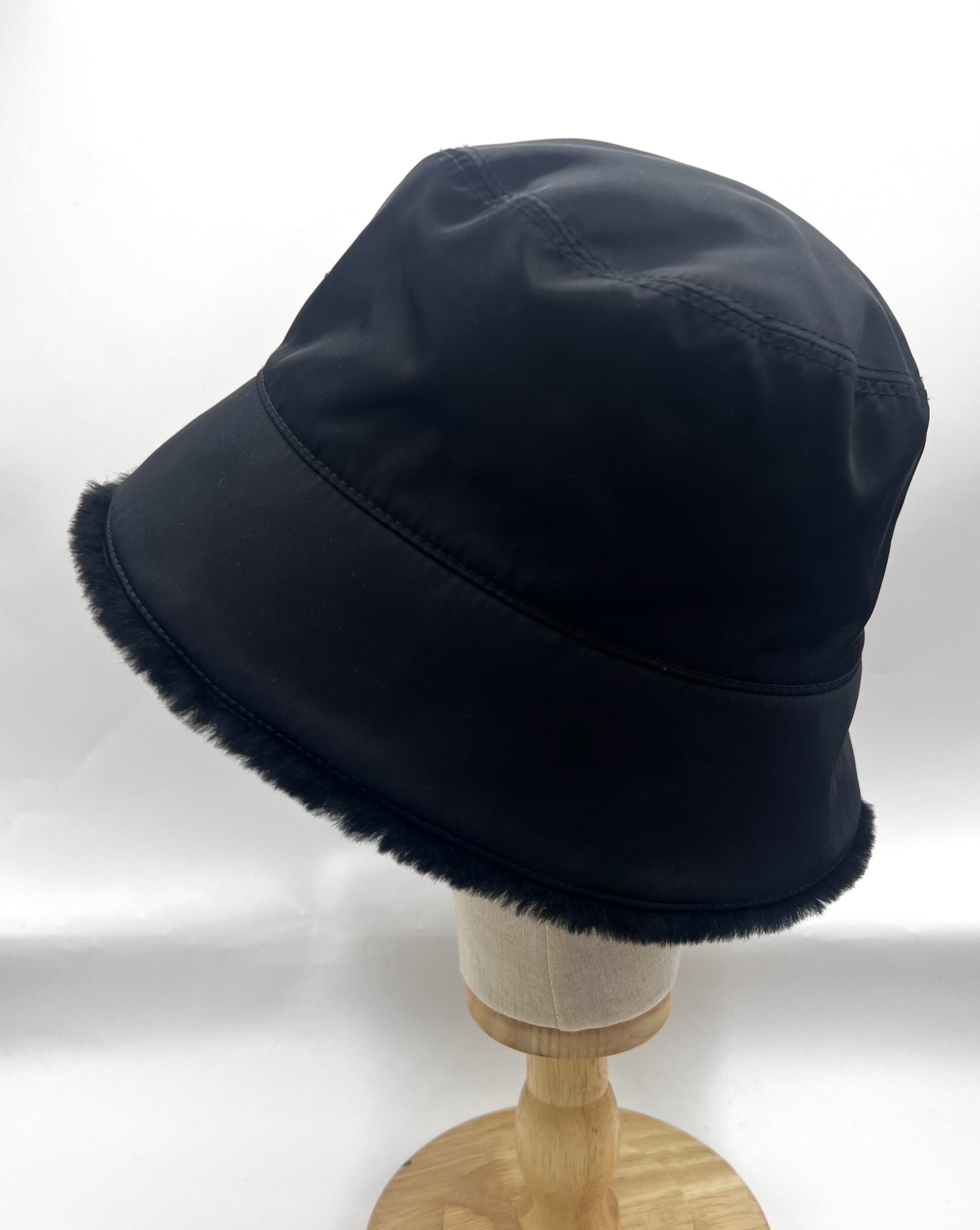 Prada Re-Nylon Fur Bucket Hat M size   (🇵🇭P26,660)