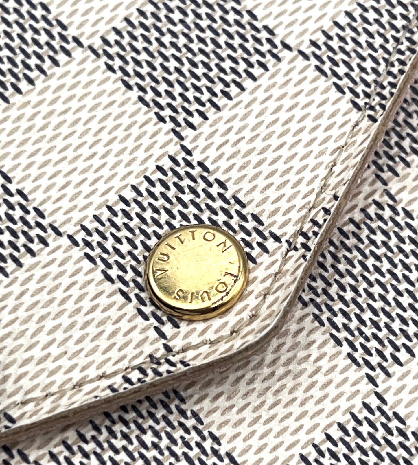 Louis Vuitton Felicie Azur Pochette wallet on chain         (🇵🇭P63,640)
