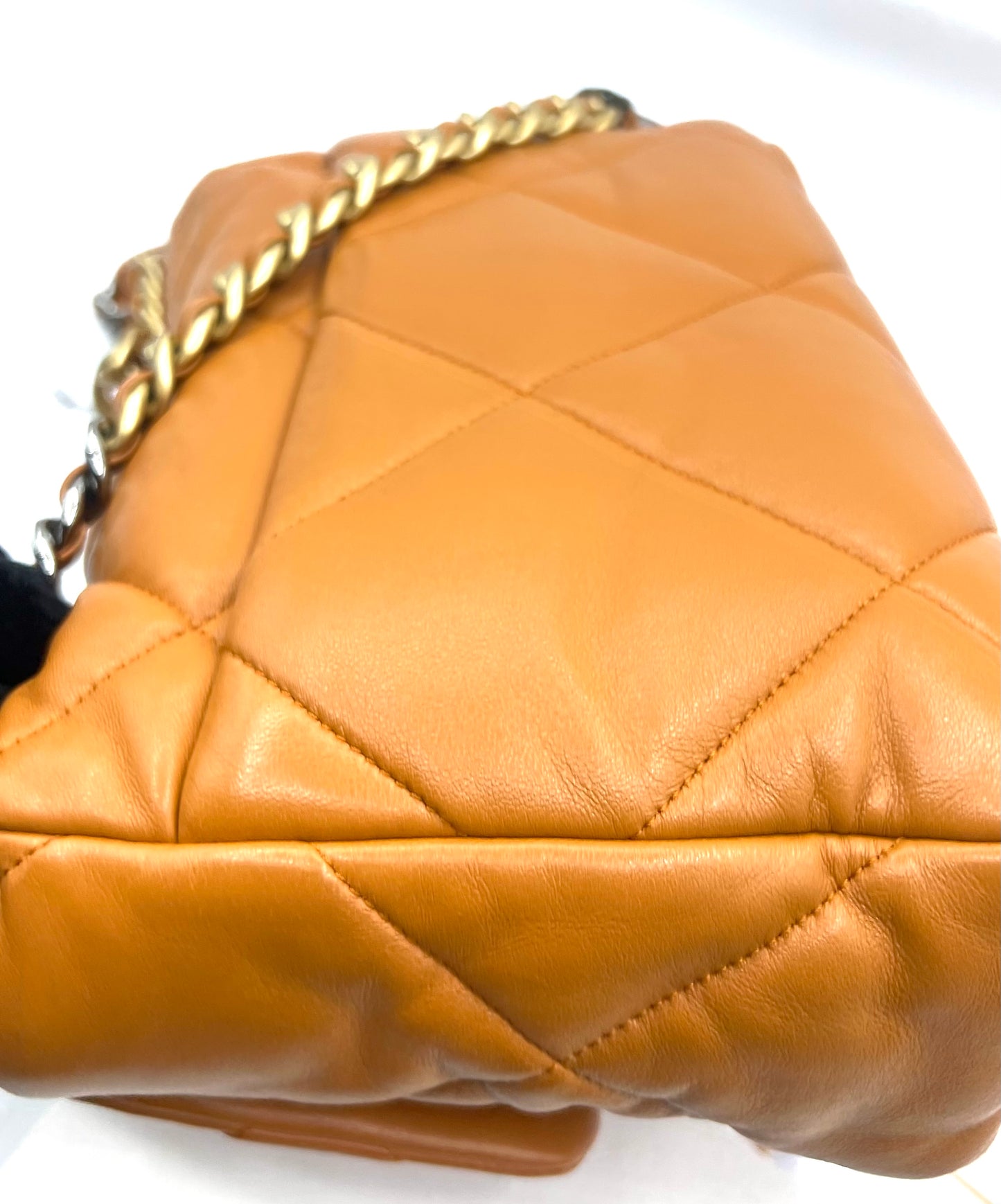 Chanel 19 Lambskin Camel Tone Mm Size IC chip 2 way Crossbody bag (🇵🇭P344,000)