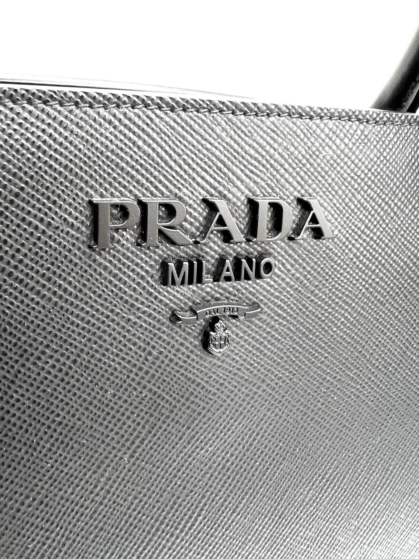 Prada Saffiano Black Monochrome Tote 2 way Bag   (🇵🇭P63,640)