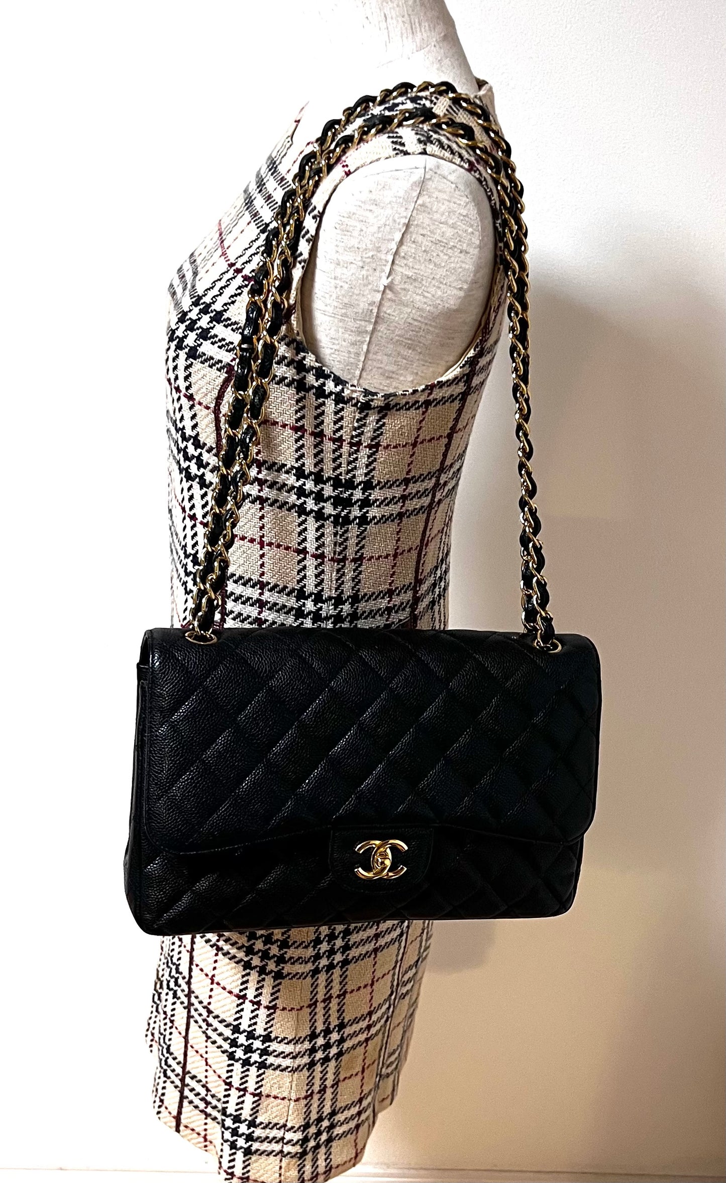 Chanel Classic Black Jumbo Caviar Double Flap GHW S30cm Series 15  (🇵🇭P318,200)