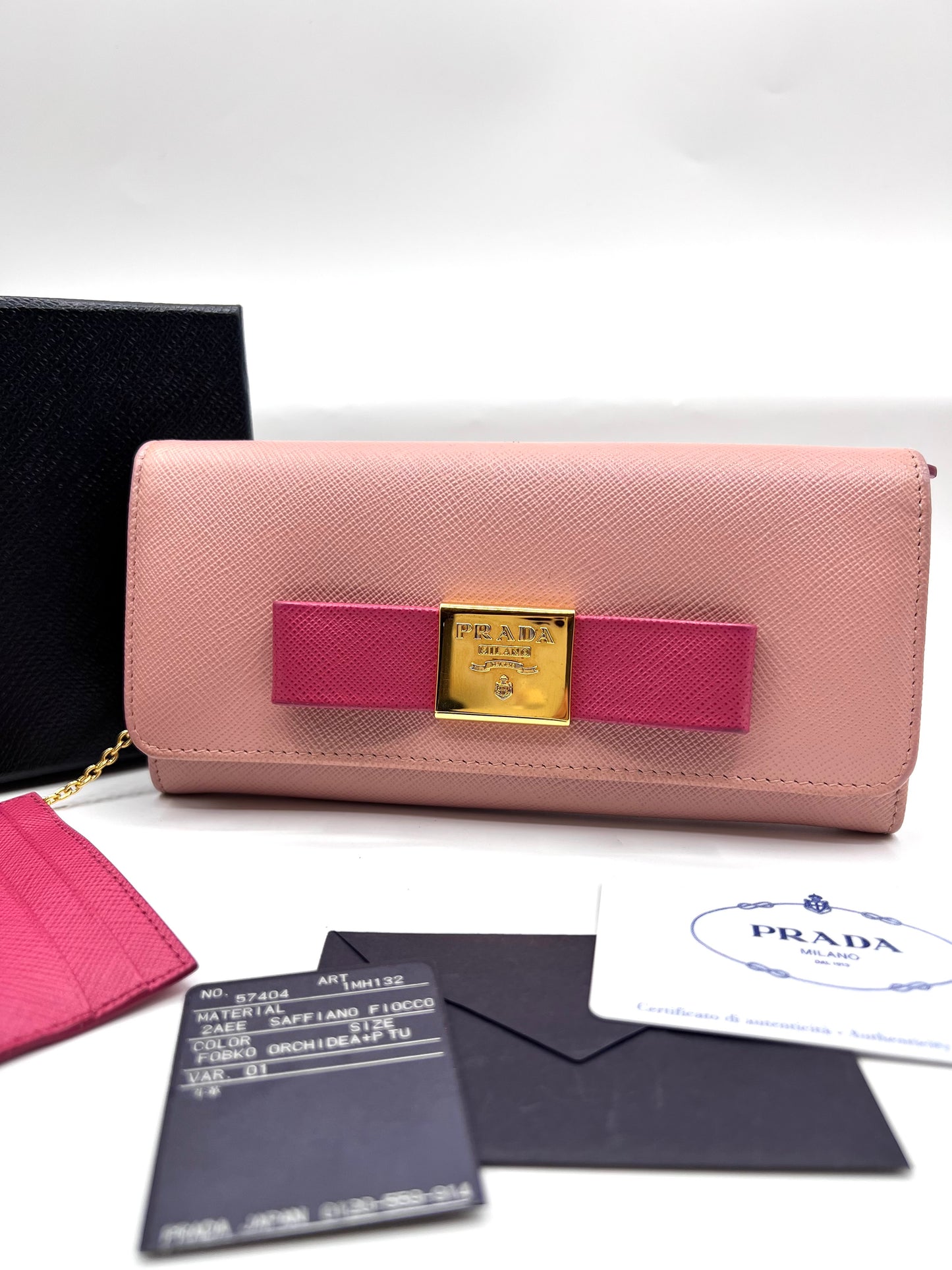 Prada Saffiano Flap Long wallet w/ Detachable Card Case       (🇵🇭P16,340)