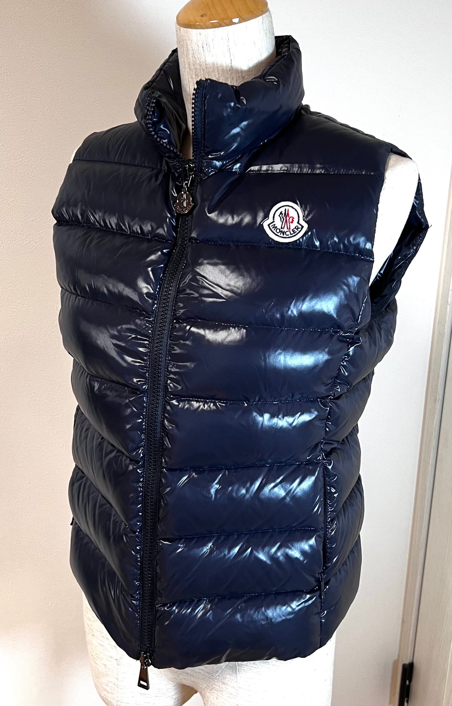 Moncler Navy Blue Down Vest Size 0  (🇵🇭P23,220)
