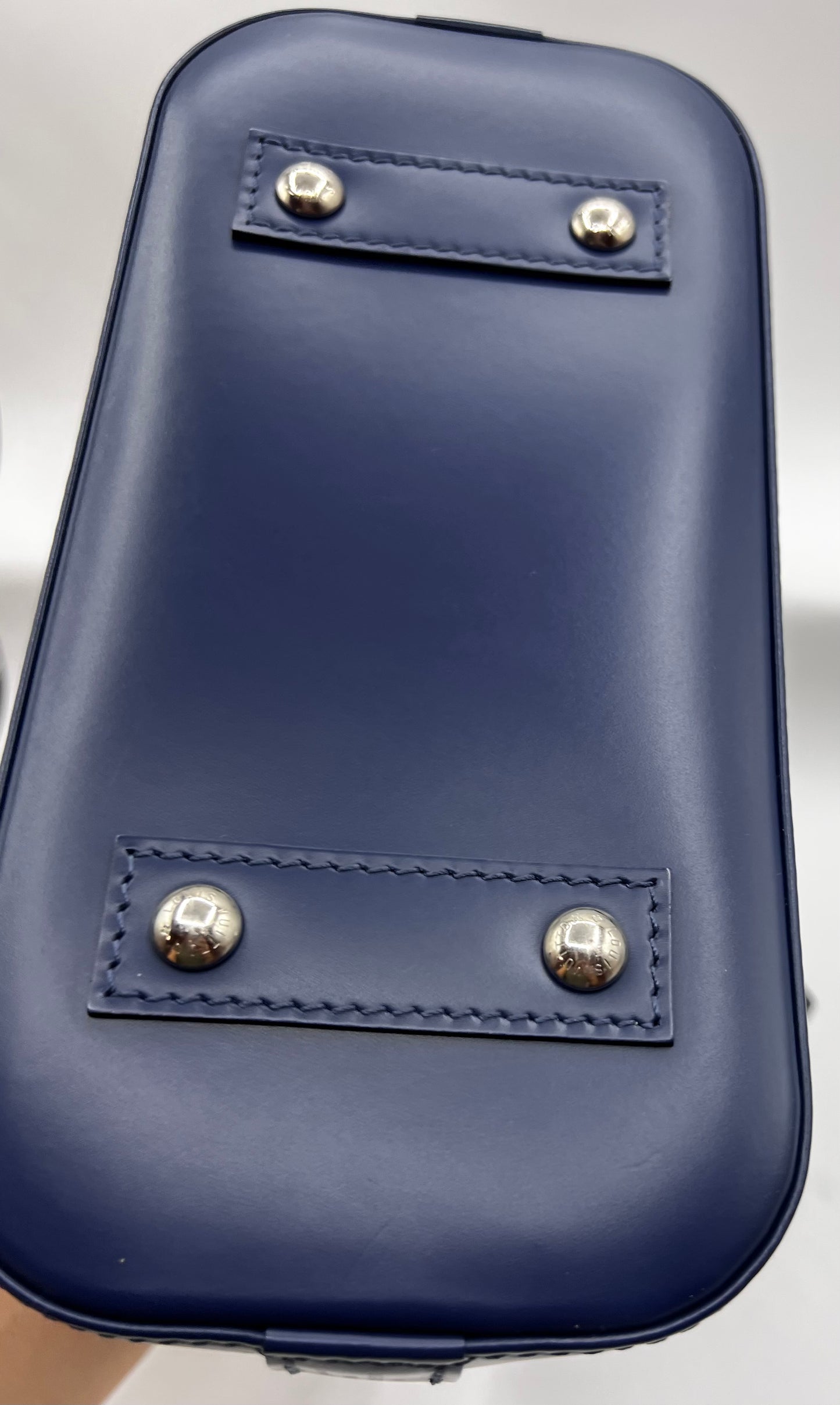 Louis Vuitton Epi  Navy Blue Alma BB 2 way bag                  (🇵🇭P68,800)