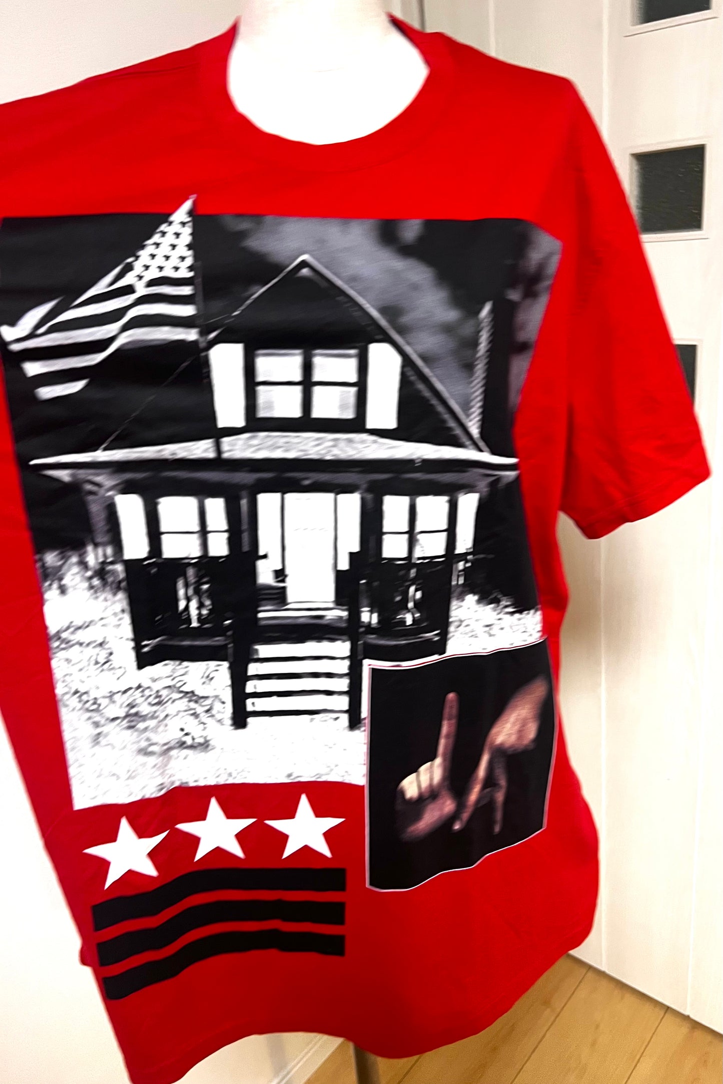 Givenchy Red Tshirt L Size     (🇵🇭P5,160)