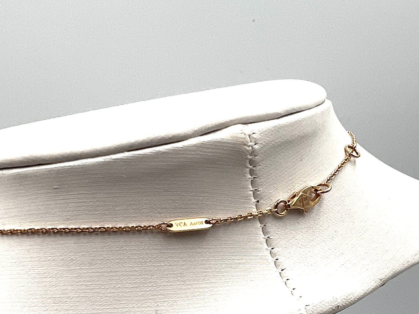 Van Cleef & Arpels Sweet Alhambra Carnelian Necklace 18K YG 2.8g 31~41cm            (🇵🇭P145,340)