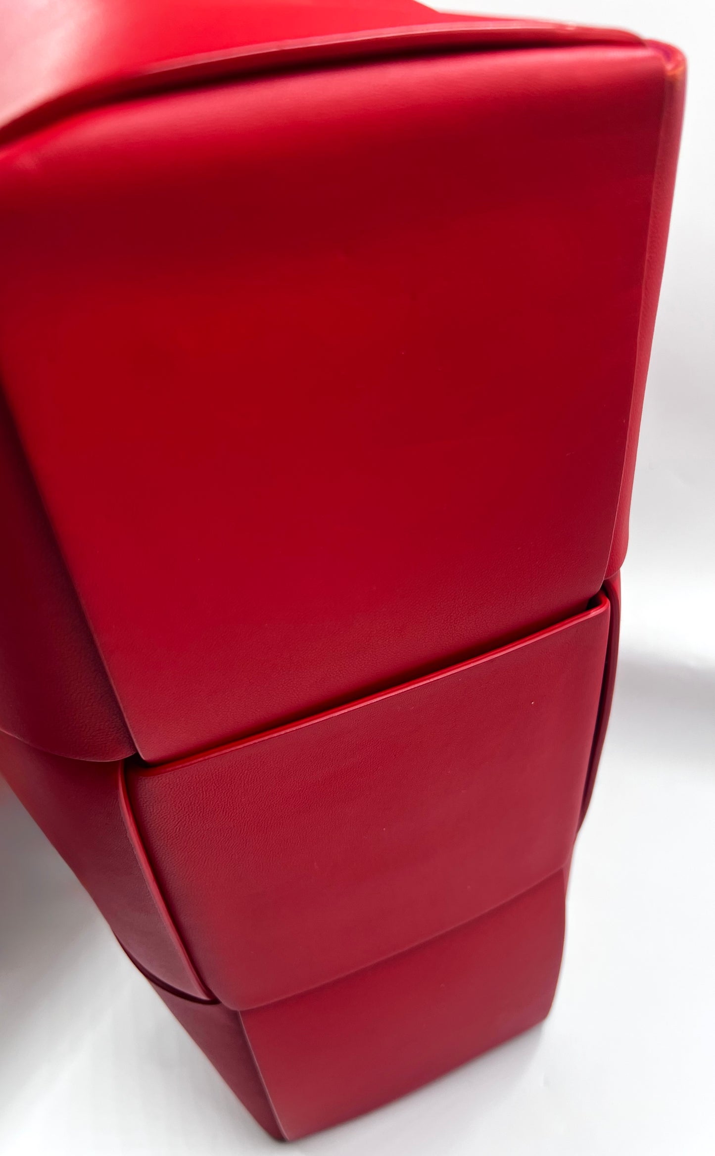 Bottega Veneta Arco Intercciato Leather Tote Bag with Pouch MM size                (🇵🇭P76,550)