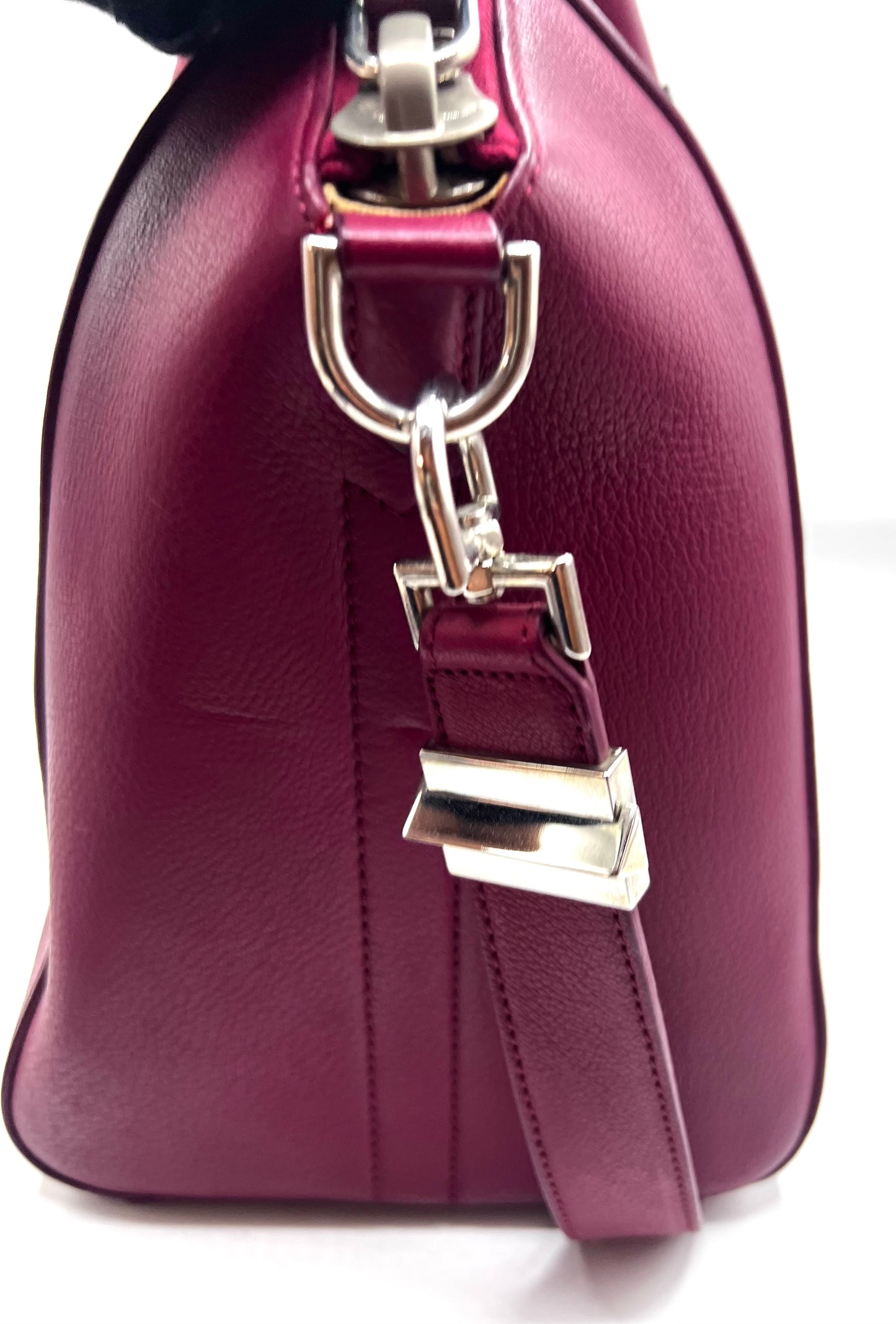 Givenchy Antigona Mm size Goat skin 2 way Bag                (P🇵🇭38,270)