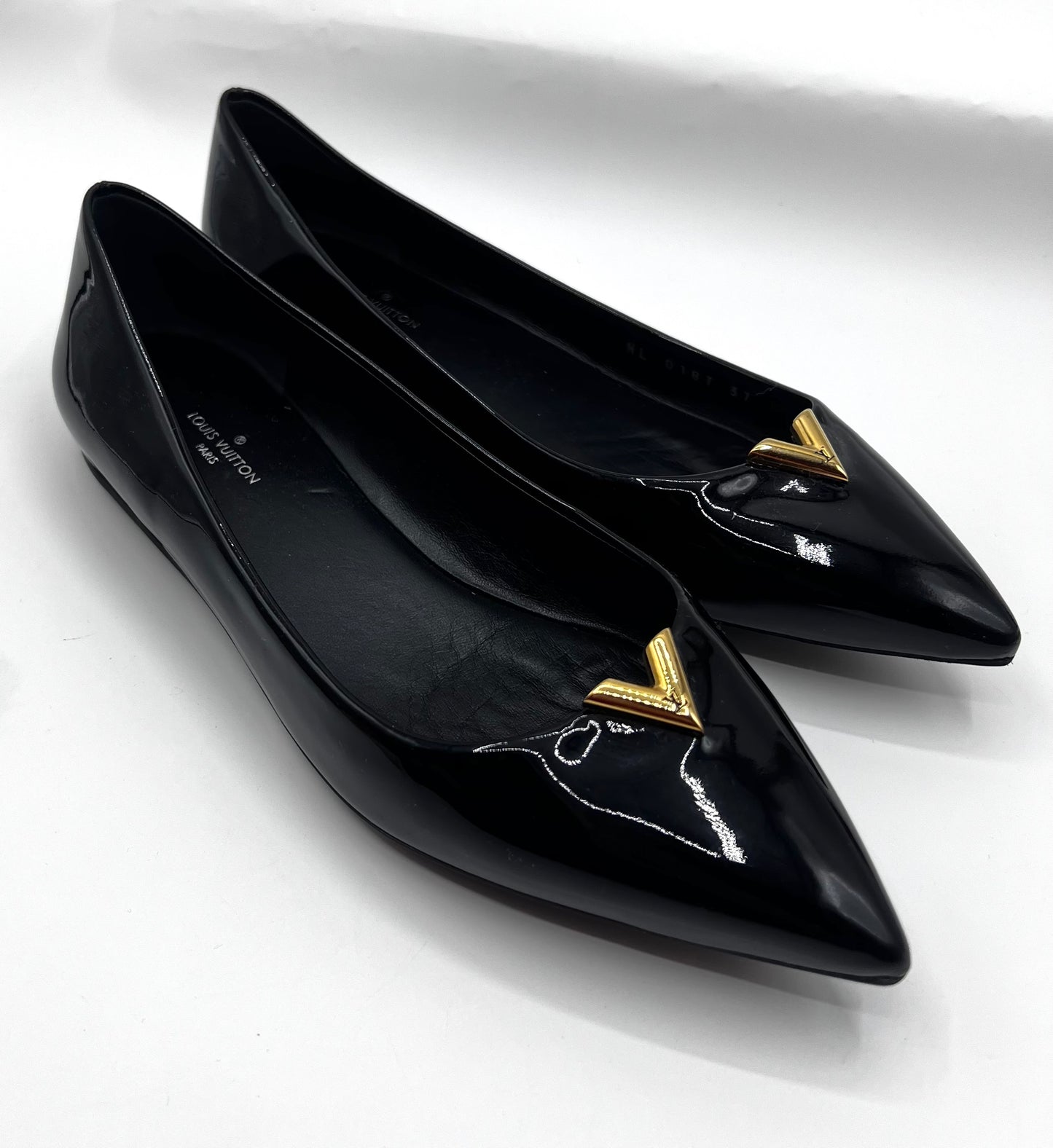 Louis Vuitton Black Patent Pointed Toe Heartbreaker Flats Size 37 (🇵🇭P18,920)